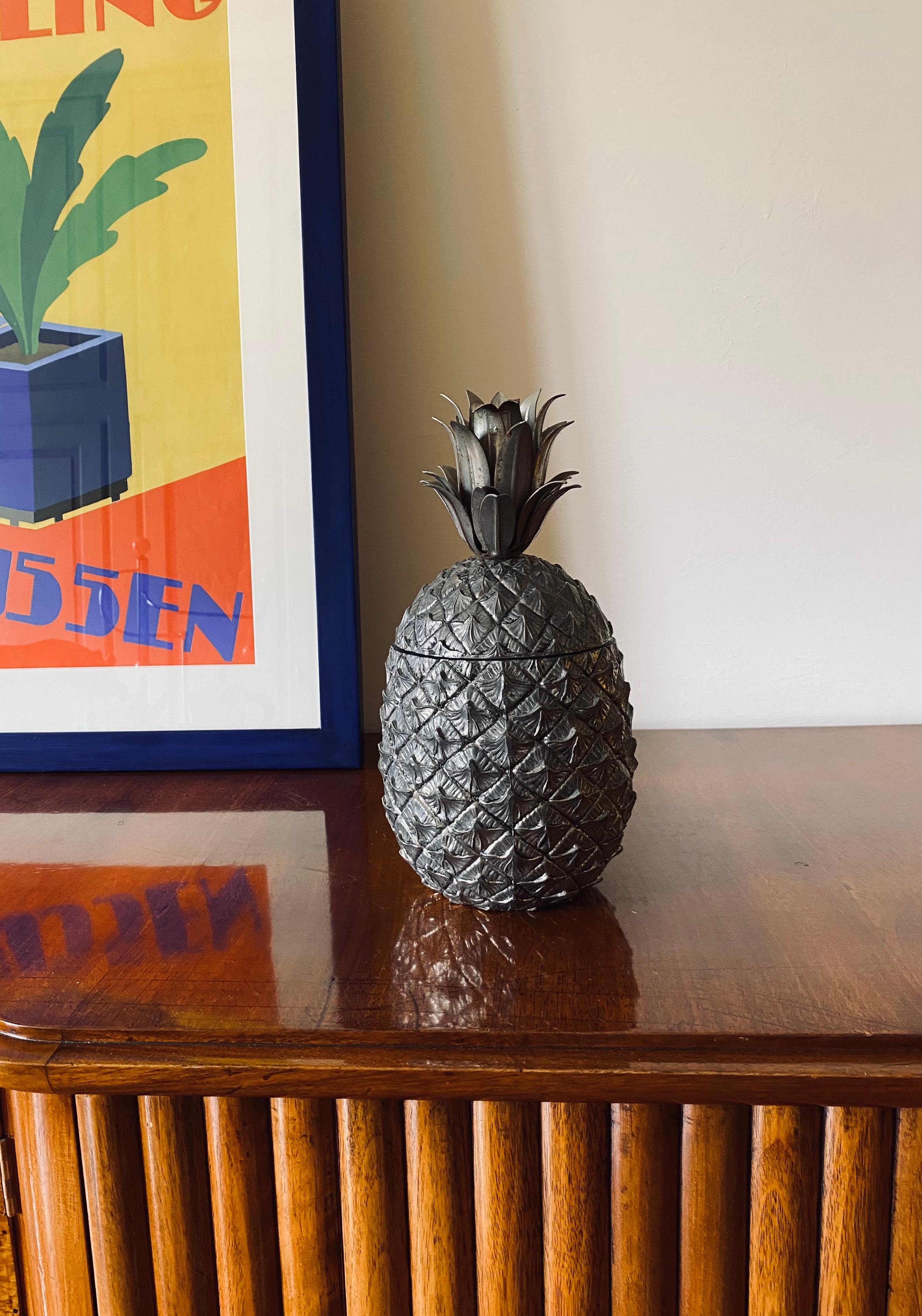 Pineapple shaped mid-century ice bucket designed by Mauro Manetti

Mauro Manetti, Fonderie d'Arte. Florence, Italy 1970s

27 cm H - 15 cm diam.

Signed on the base. 

Conditions: very good consistent with age and use.