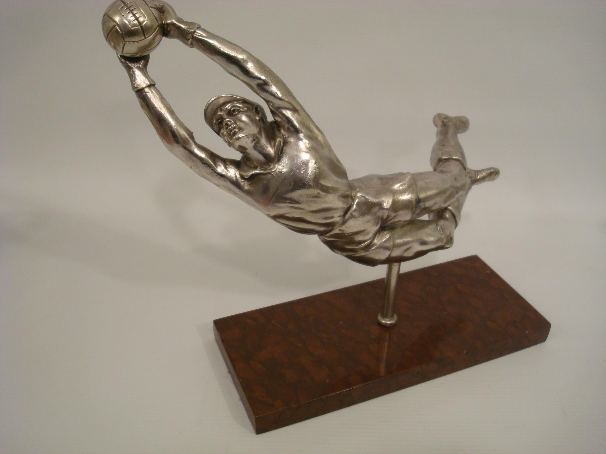 Silvered Sculture of a Football Player, Soccer Goalkeeper, France, circa 1940 In Good Condition For Sale In Buenos Aires, Olivos