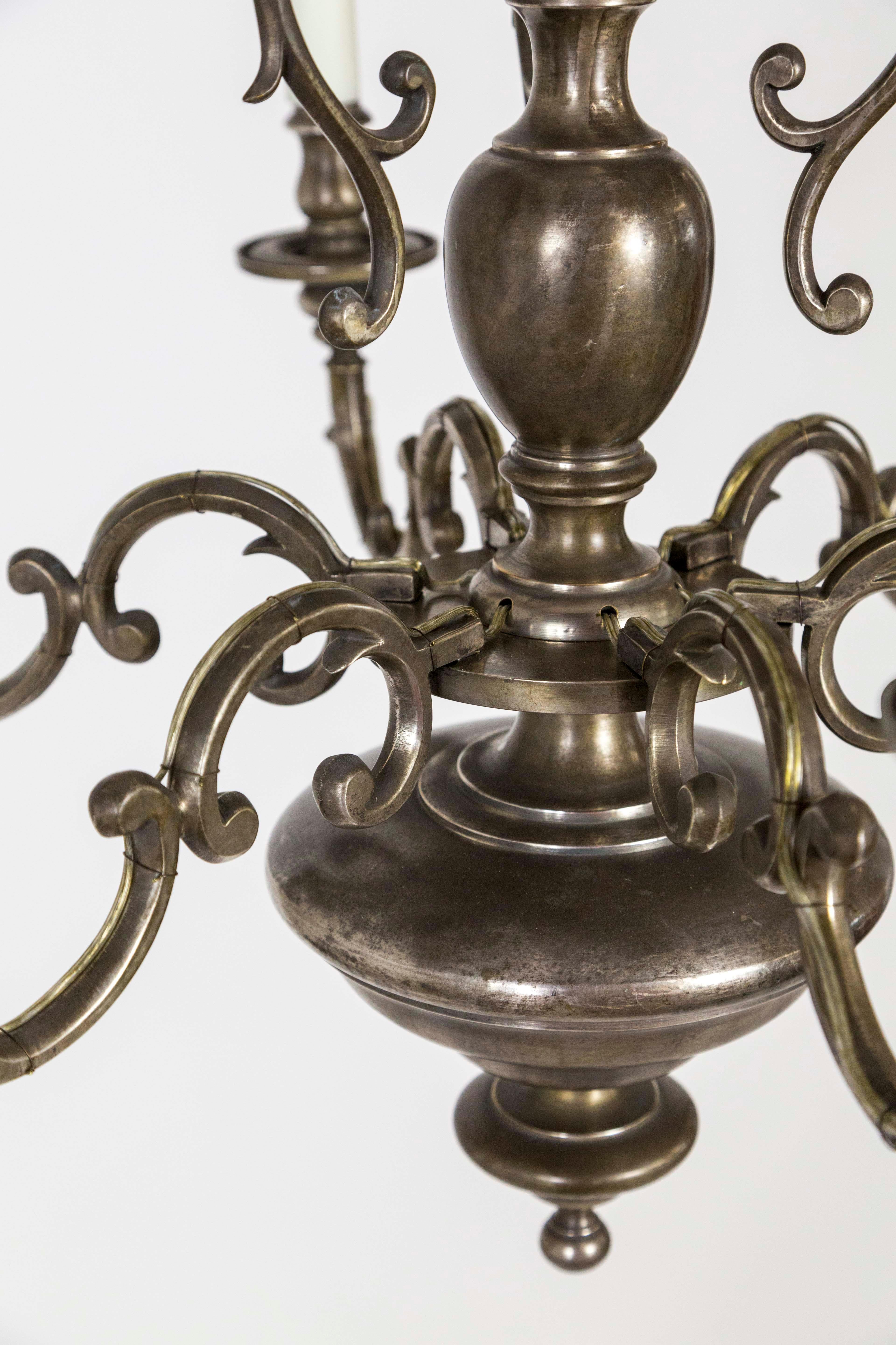 Versilberter holländischer Barock-Kronleuchter aus massiver Bronze im Angebot 2