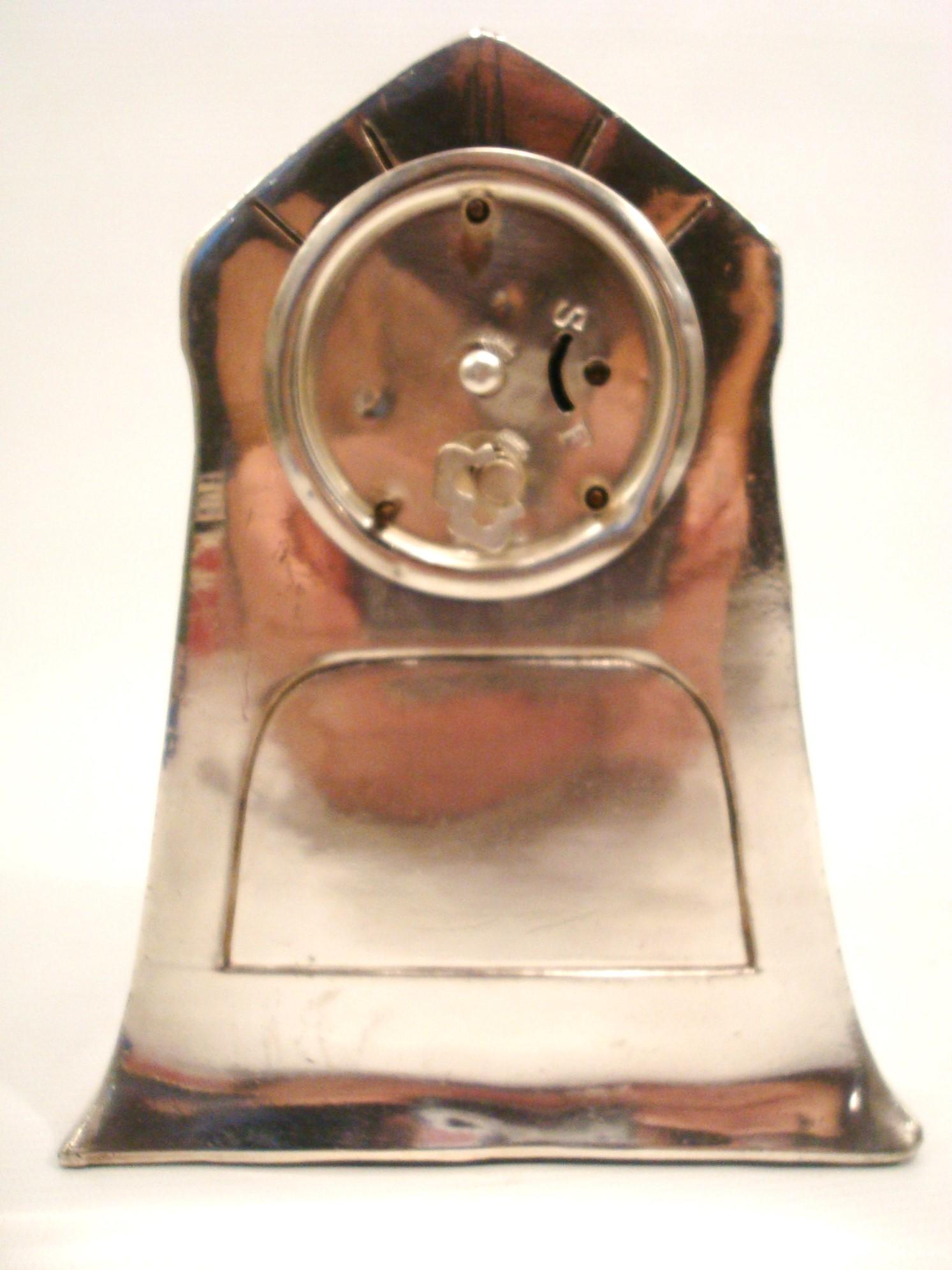 Argenté Horloge de table argentée avec deux têtes de chevaux. Allemagne des années 1910 en vente