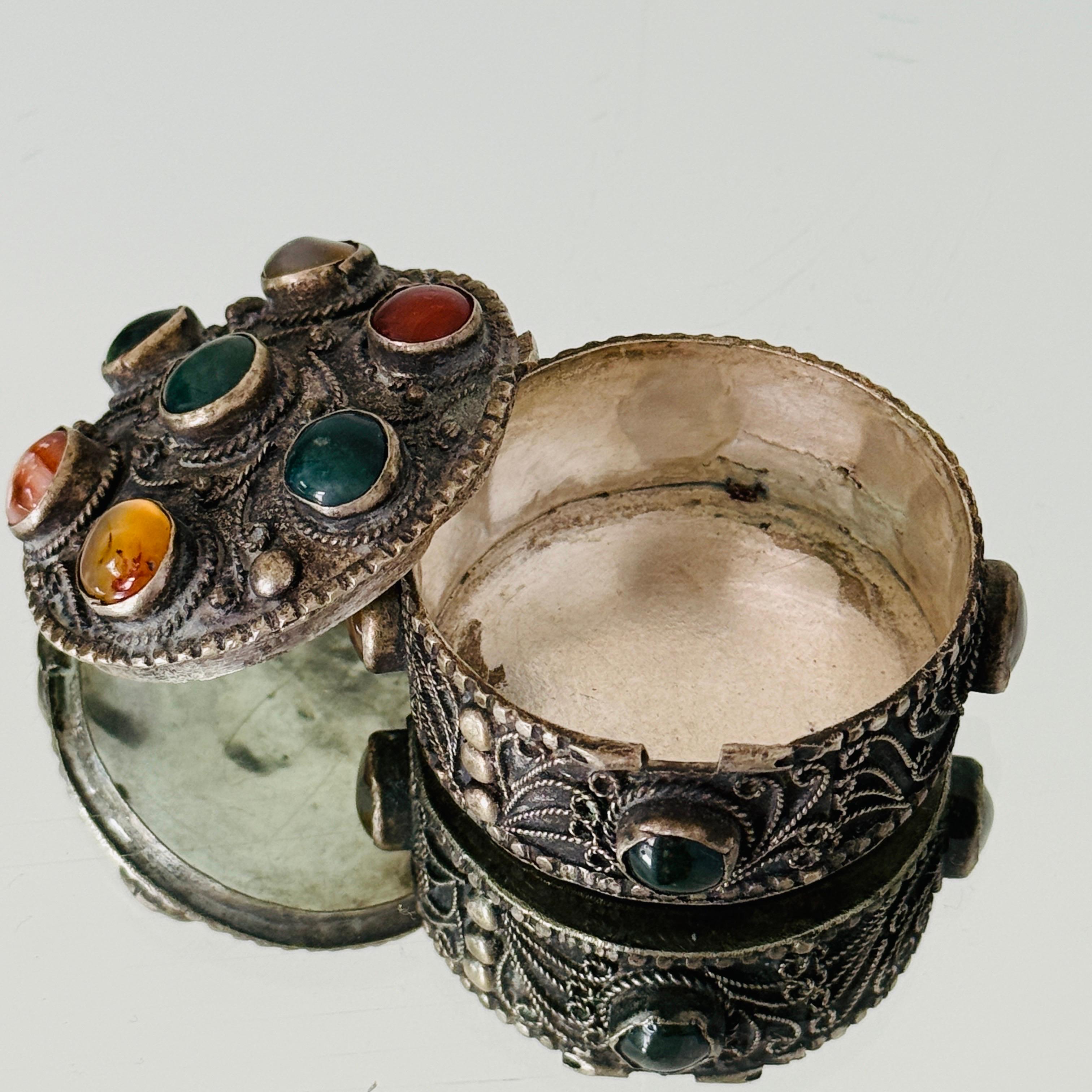 Silvered Trinket Box with Inlays of Semi-Precious Stones, c. 1960's en venta 1