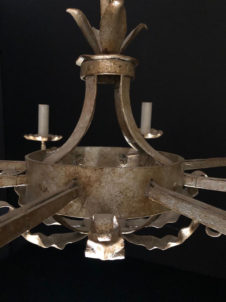 XIX secolo Lampadario francese di campagna in ferro battuto argentato in vendita