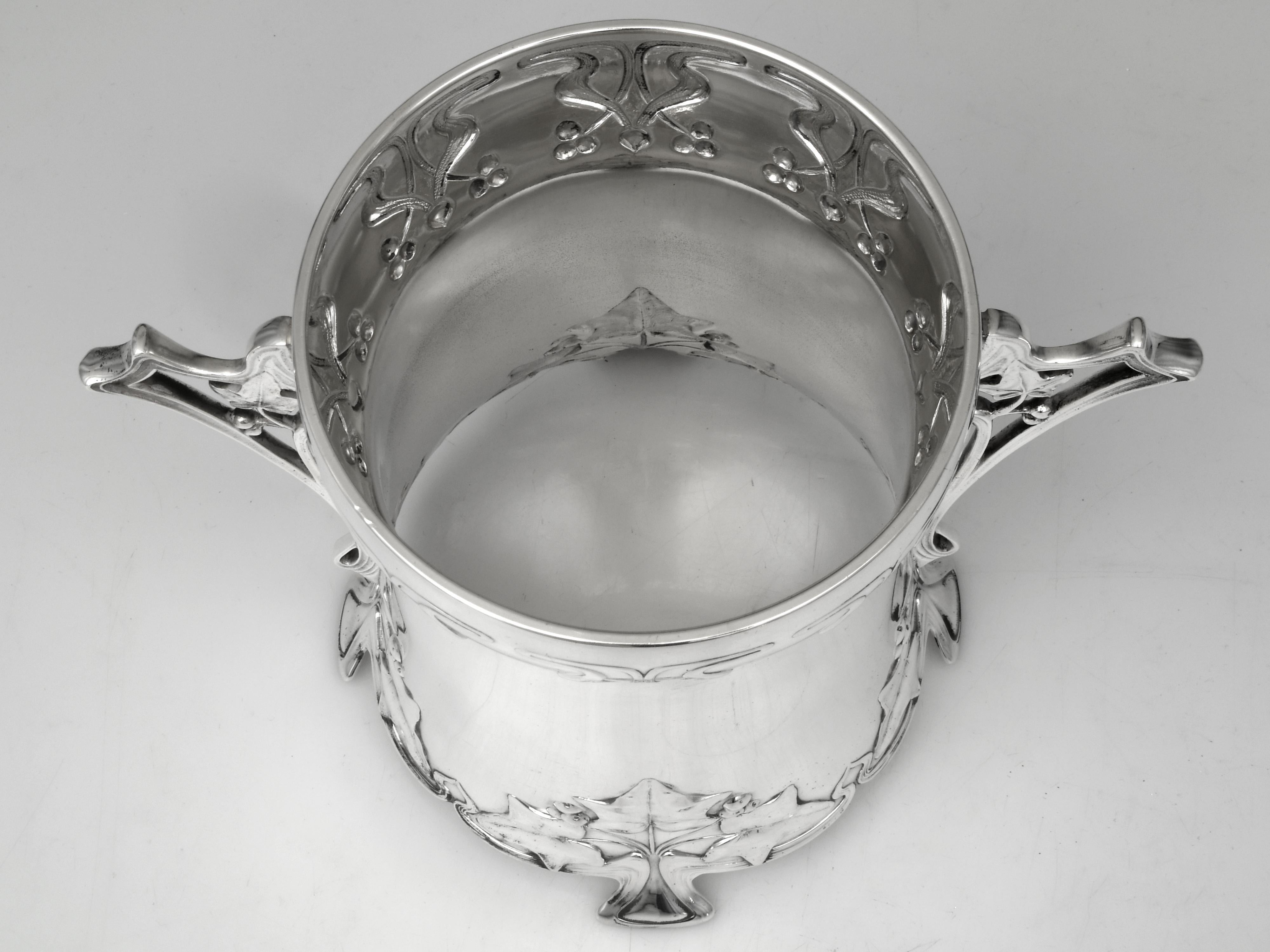Versilberte Jugendstil-Keksdose mit Deckel und Glaseinsatz von WMF (Unbekannt) im Angebot