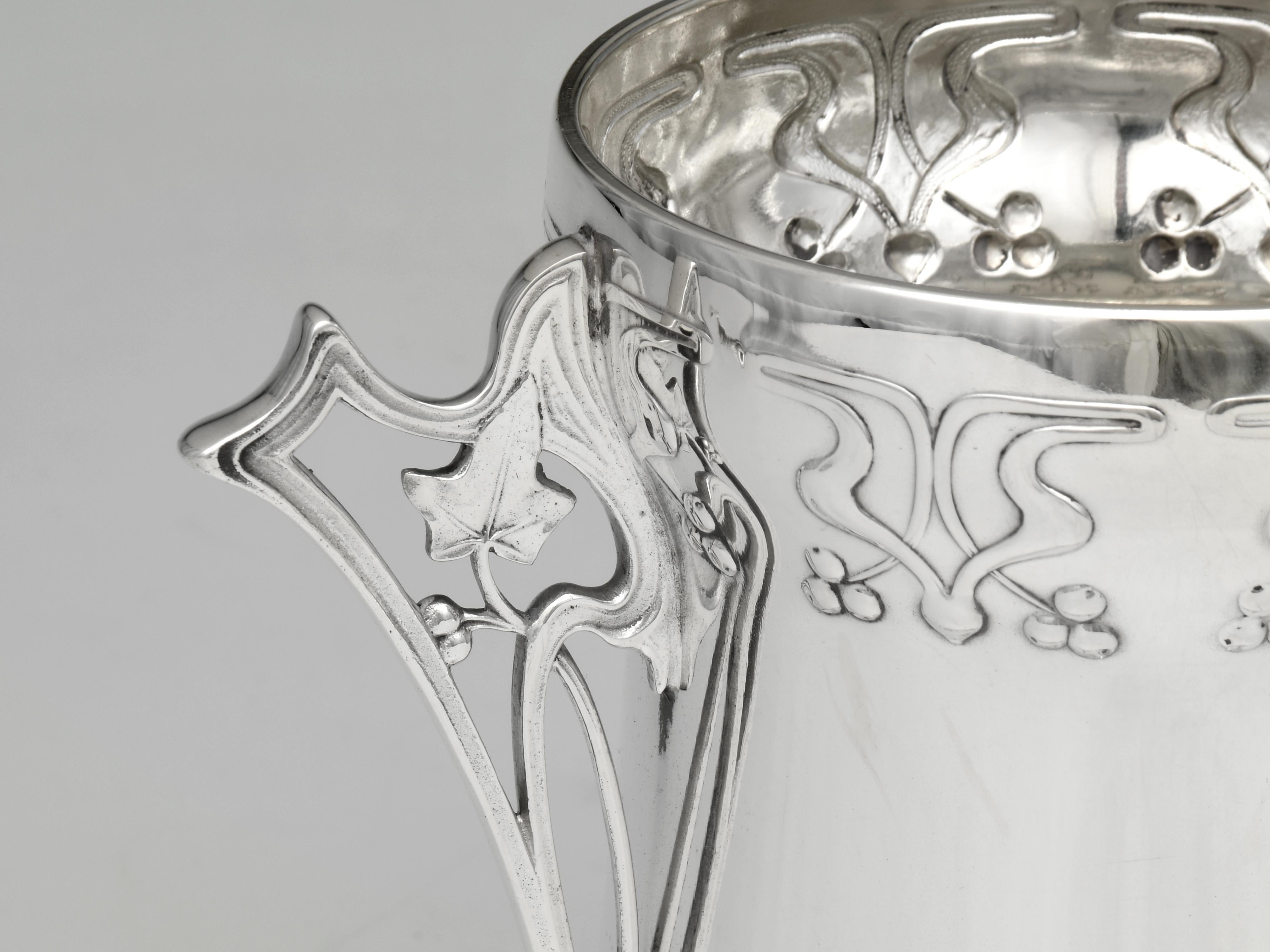 Versilberte Jugendstil-Keksdose mit Deckel und Glaseinsatz von WMF (Beschichtet) im Angebot