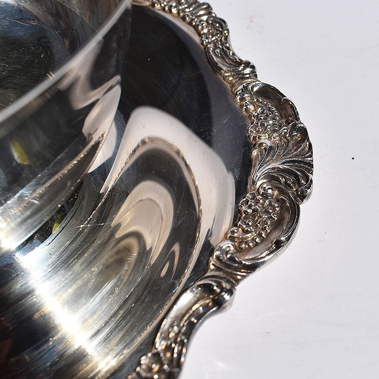 Barocke Soßenschüssel aus Silberblech mit Unterteller von Wallace im Zustand „Gut“ im Angebot in Oklahoma City, OK