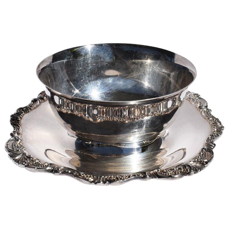 Silverplate Baroque Sauce or Gravy Bowl with Underplate by Wallace