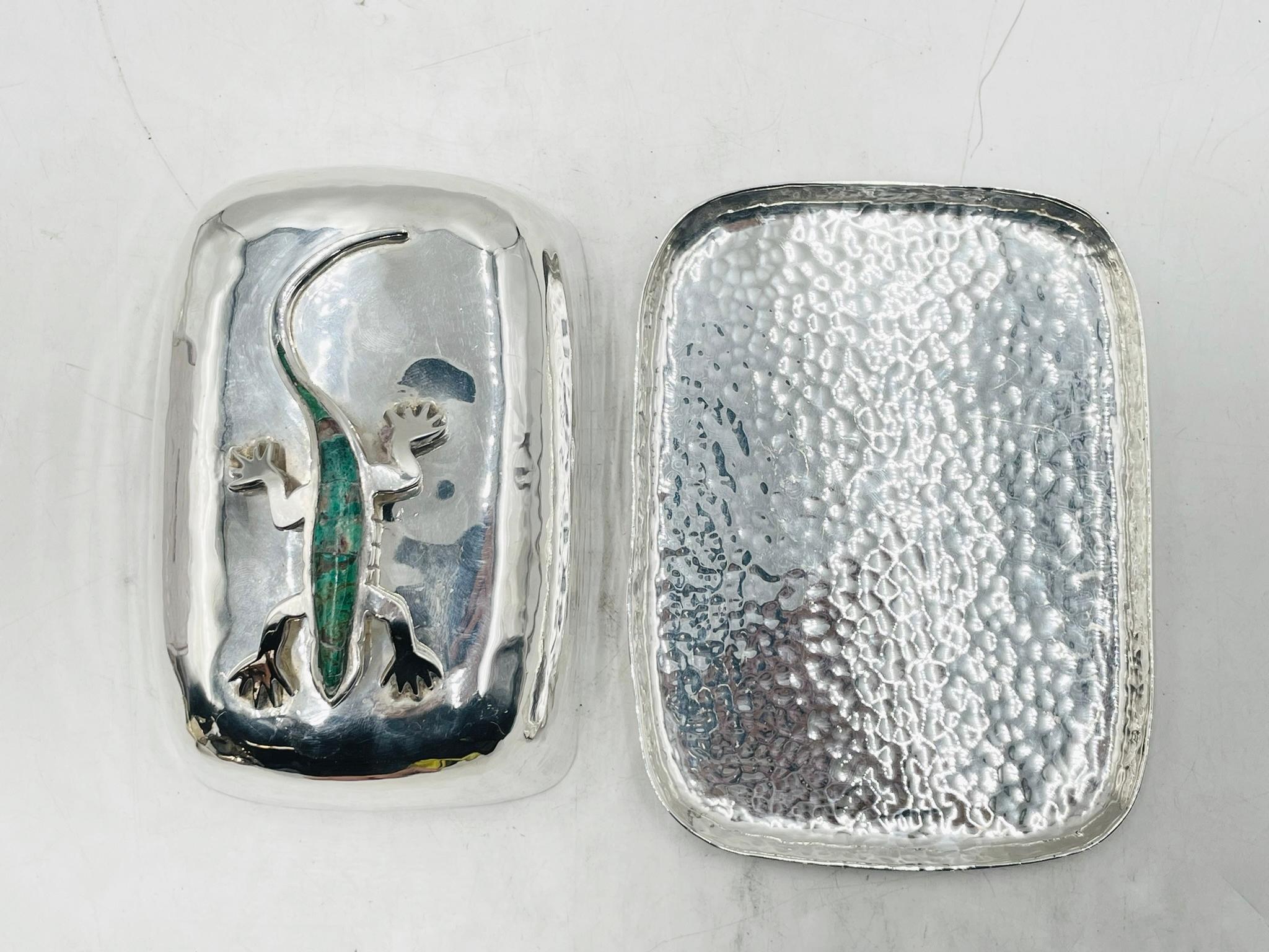 Piatto da burro in silverplate con intarsio di lucertola e turchese di Emilia Castillo, Messico in vendita 3