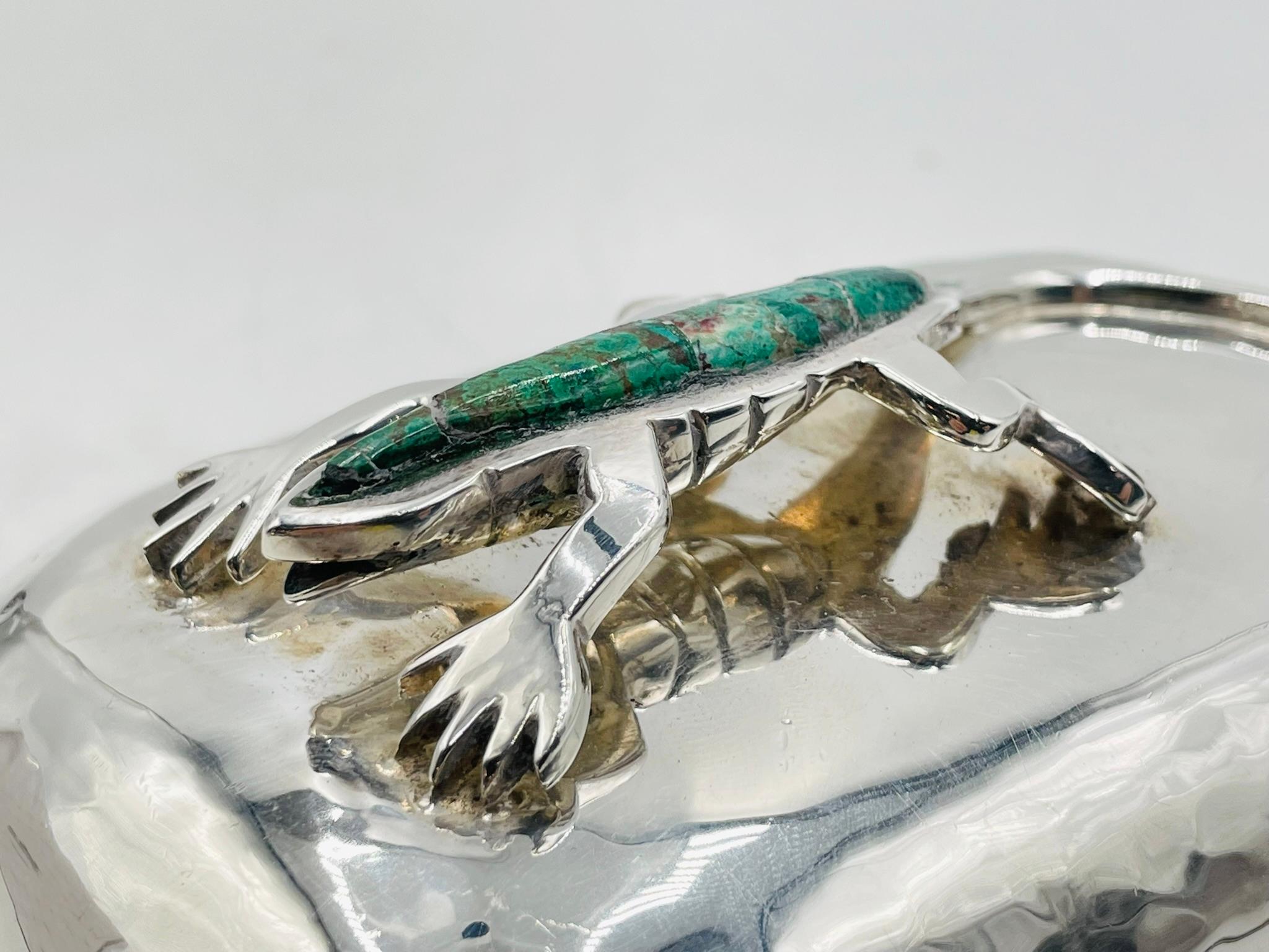 Piatto da burro in silverplate con intarsio di lucertola e turchese di Emilia Castillo, Messico in vendita 4