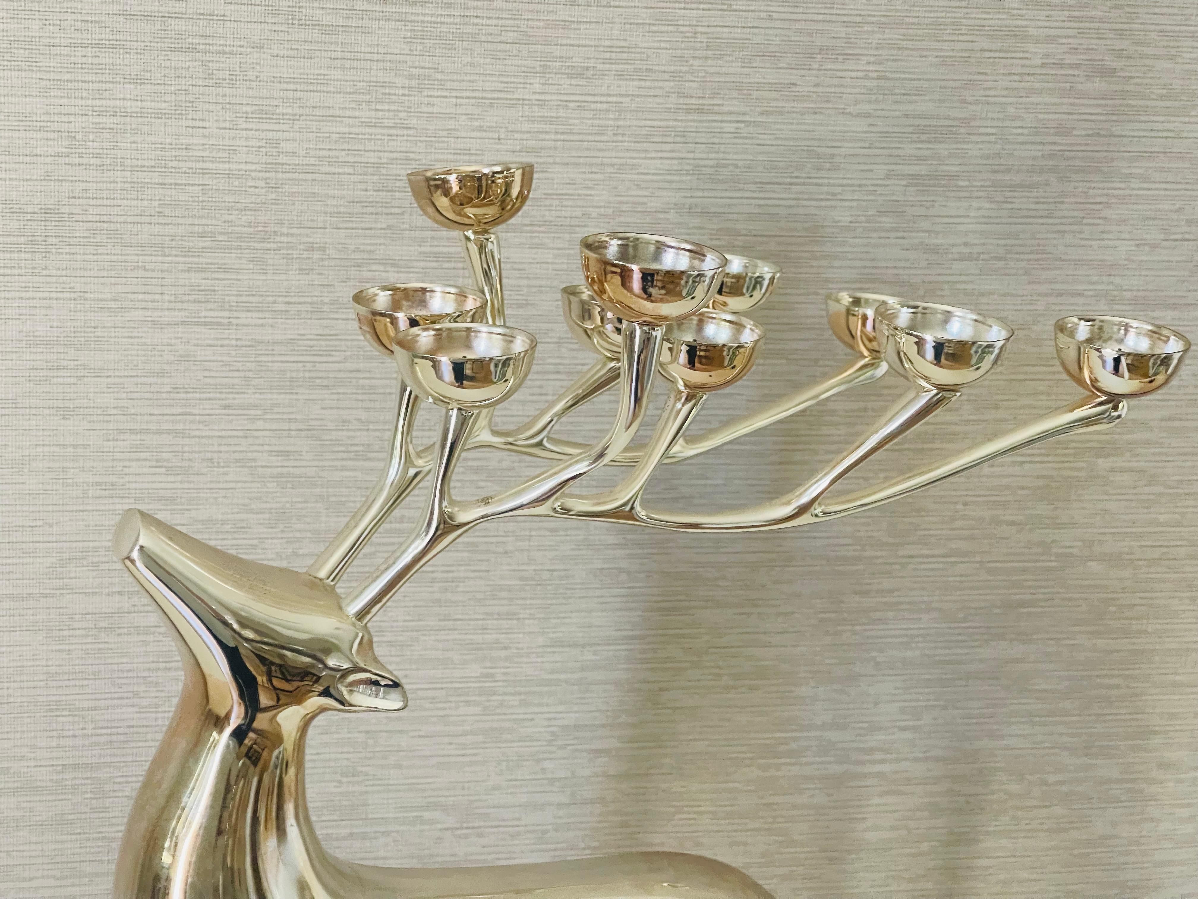 Candelabro in silverplate Figura di cervo scultorea In condizioni buone in vendita a Boca Raton, FL