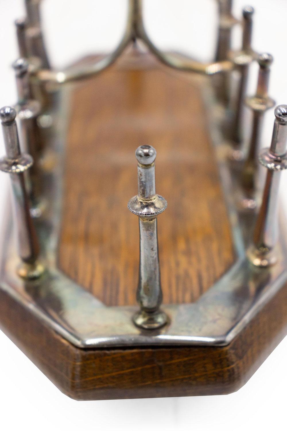 Facettierter Briefhalter aus Silberblech im Angebot 1