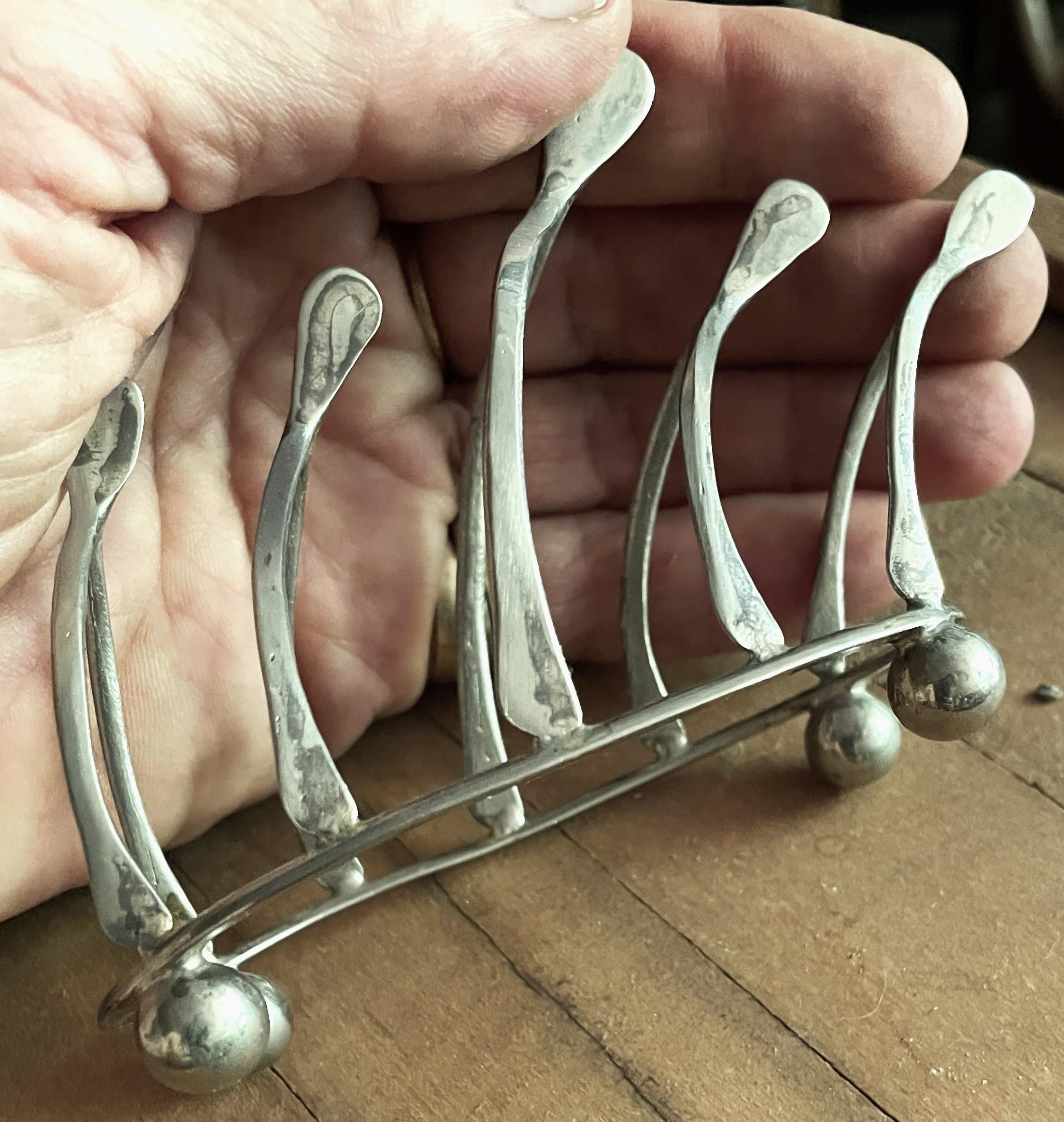 Silverplate Figural Wishbone Footed Toast Letter Server/Holder/Rack In Good Condition In Clifton Forge, VA