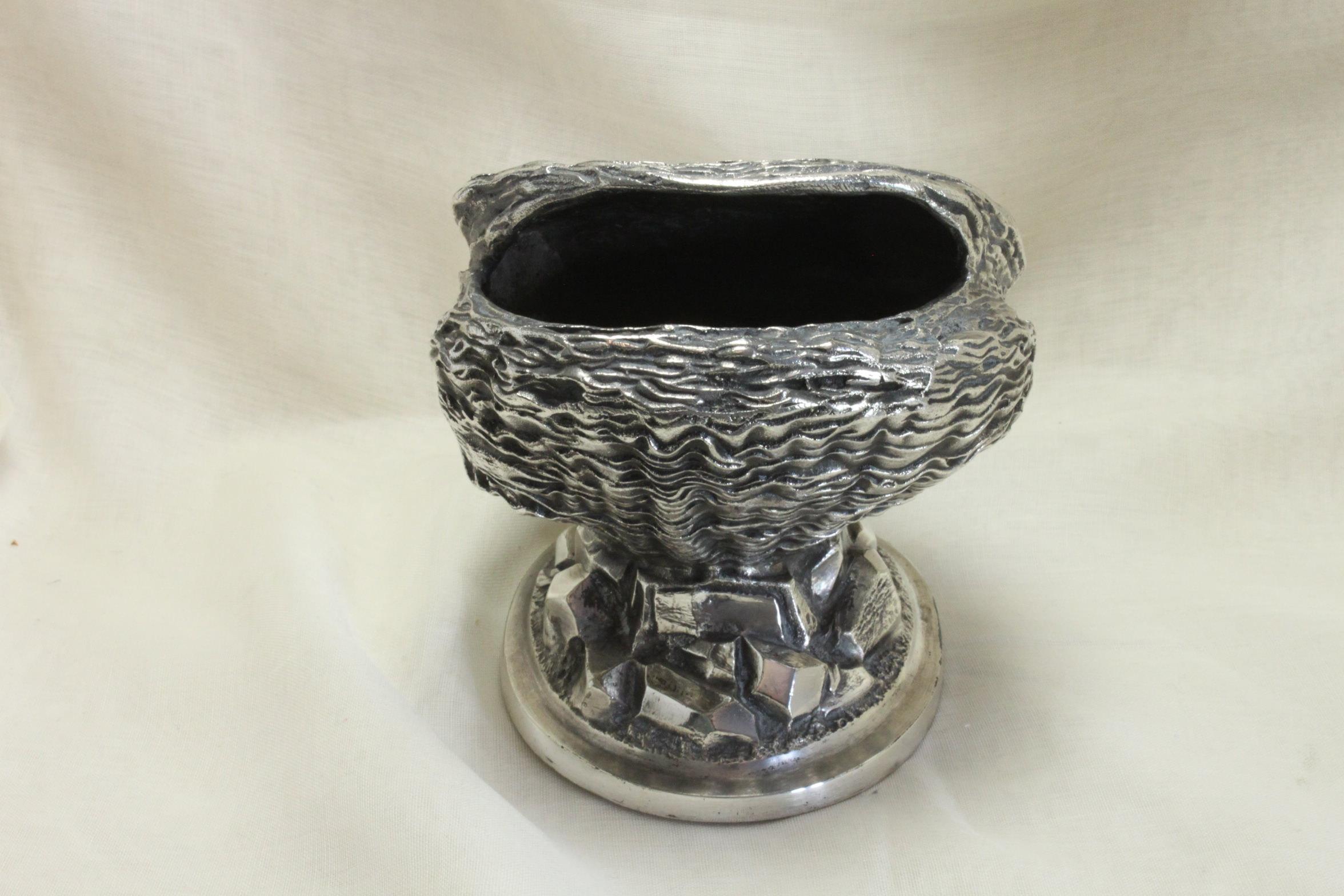 This good quality silverplate spoon warmer is realistically fashioned in the shape of an oyster shell sitting on a rock. It is unmarked but the quality is reflected in the detail of the casting, the weight of 1.15 kgs (2.5 lbs) and the pad on the