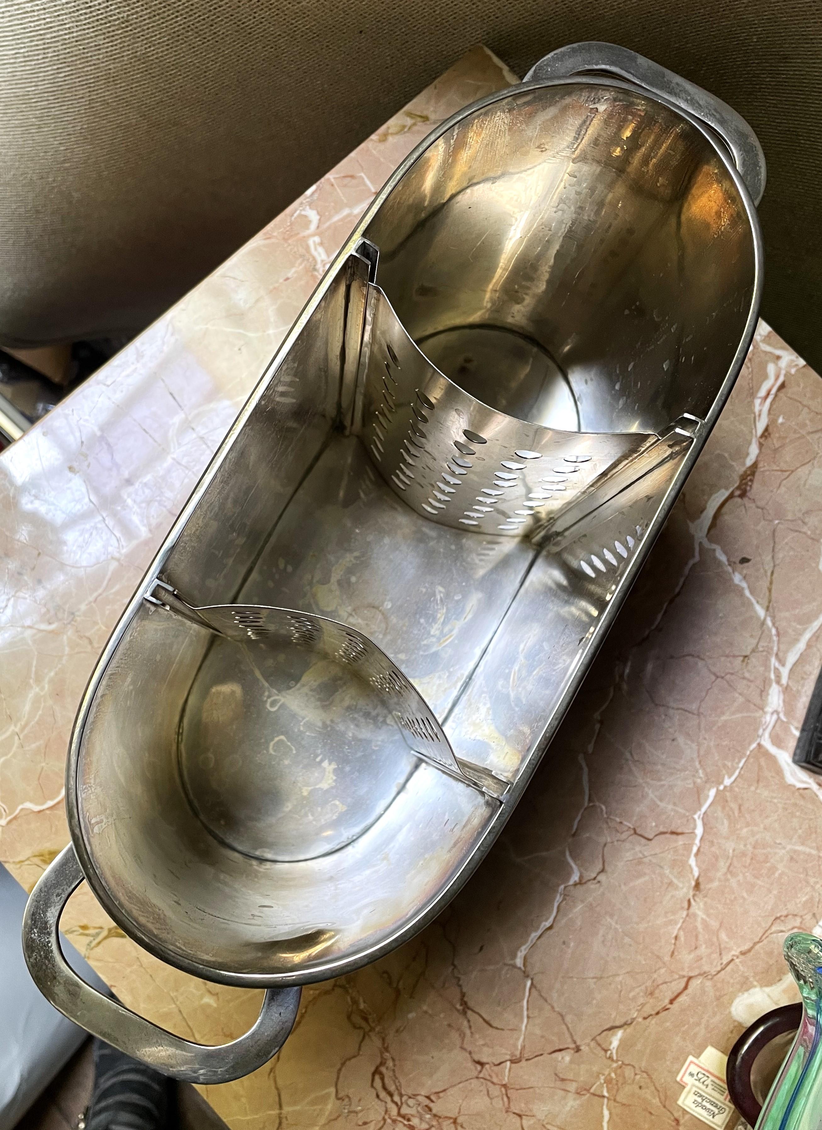 Silverplate Wine/Champagne Ice Cooler/Bucket/Chiller for 1 Lg or 2 Sm Bottles In Fair Condition In Clifton Forge, VA