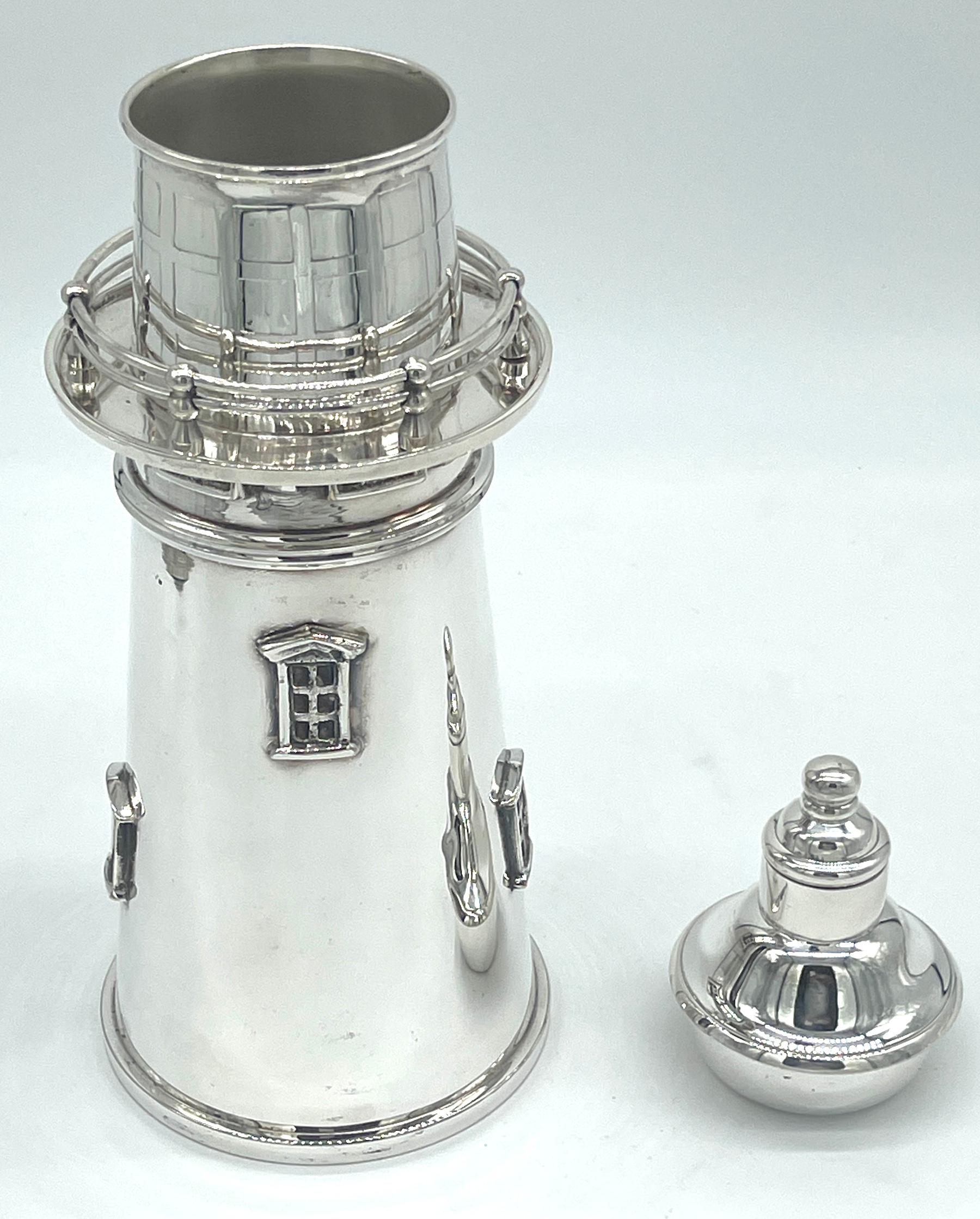 Shaker de cocktail en forme de phare argenté de James Deakin & Sons en vente 3