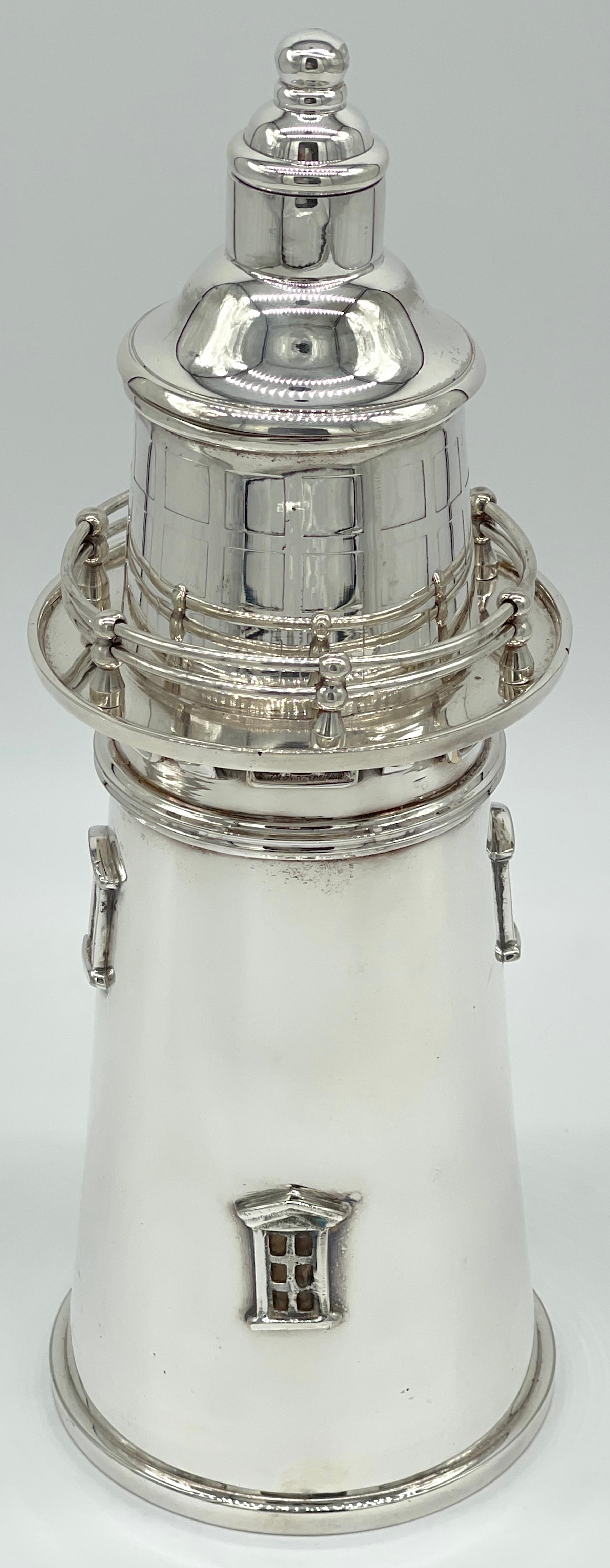Versilberter Cocktailshaker in Leuchtturmform von James Deakin & Sons (Art déco) im Angebot