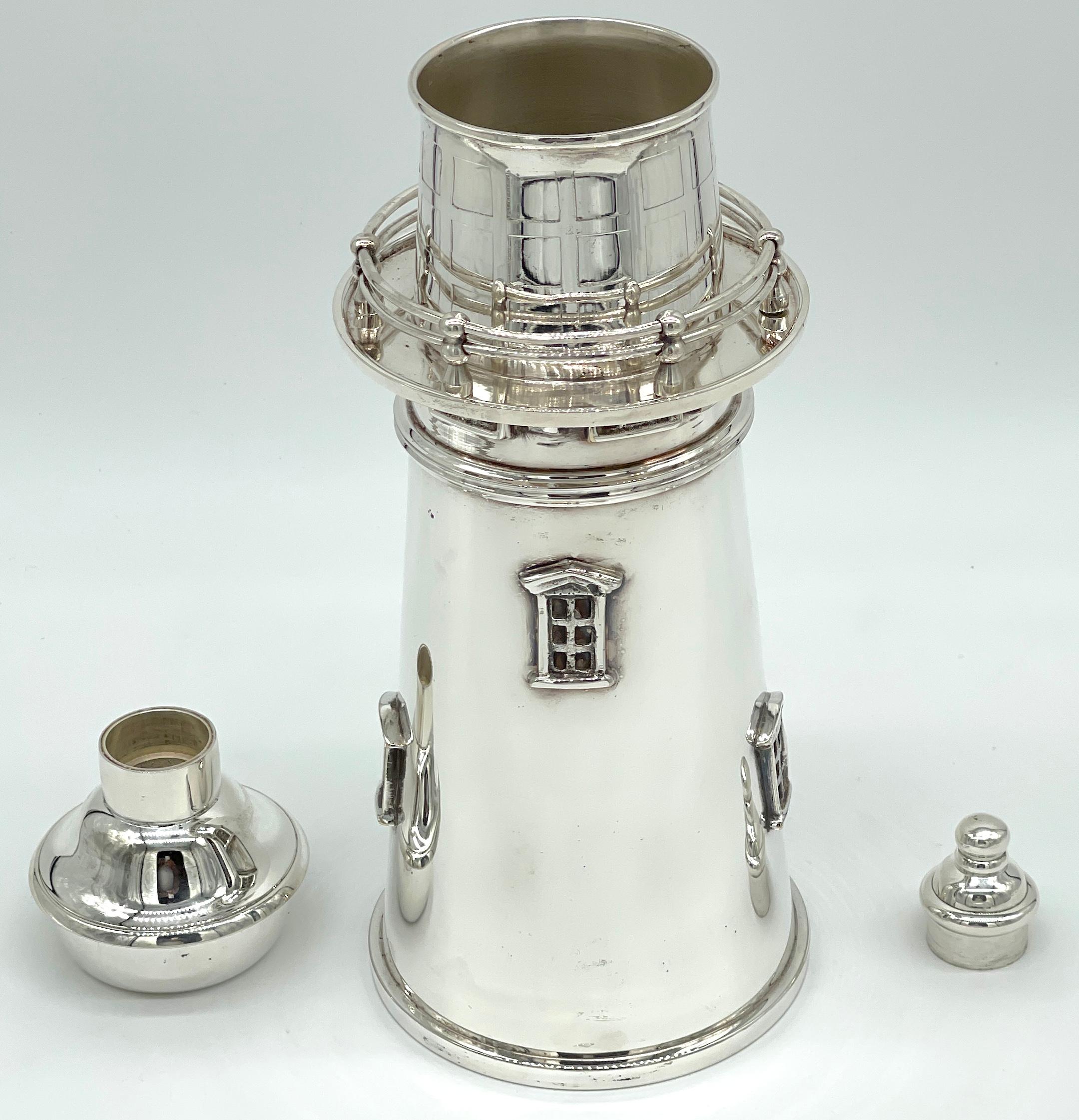 Plaqué argent Shaker de cocktail en forme de phare argenté de James Deakin & Sons en vente