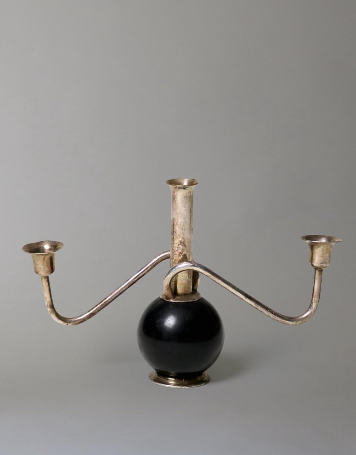 Chandelier scandinave argenté avec 2 bras. Suède, milieu du XXe siècle.