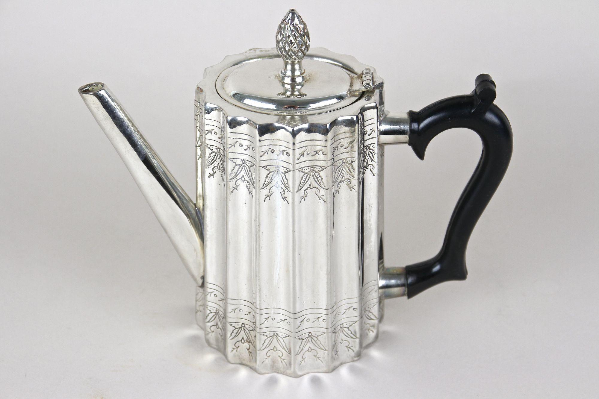 Servizio da caffè e da tè di Sheffield argentato di Edward con vassoio, Regno Unito, 1920 ca. in vendita 3