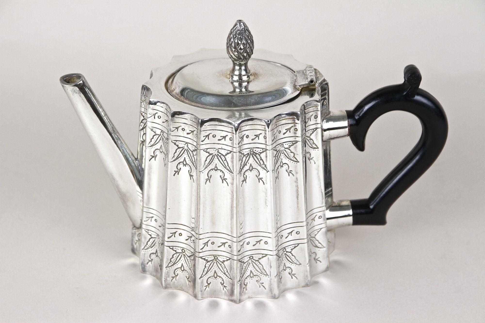 Placcato argento Servizio da caffè e da tè di Sheffield argentato di Edward con vassoio, Regno Unito, 1920 ca. in vendita