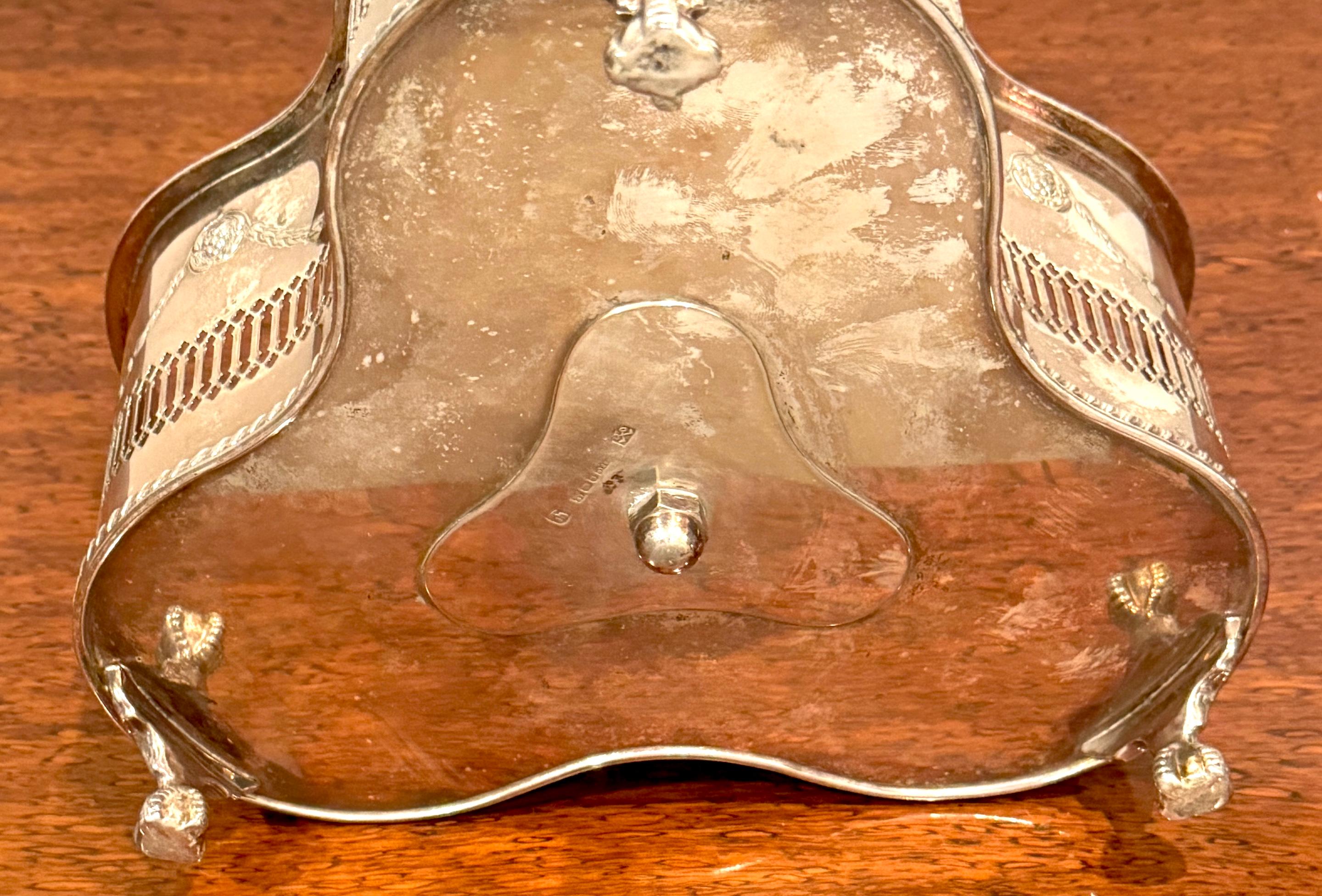 Tantale en argent, John Sherwood & Sons, 3 carafes optiques en verre taillé, 1900 en vente 5