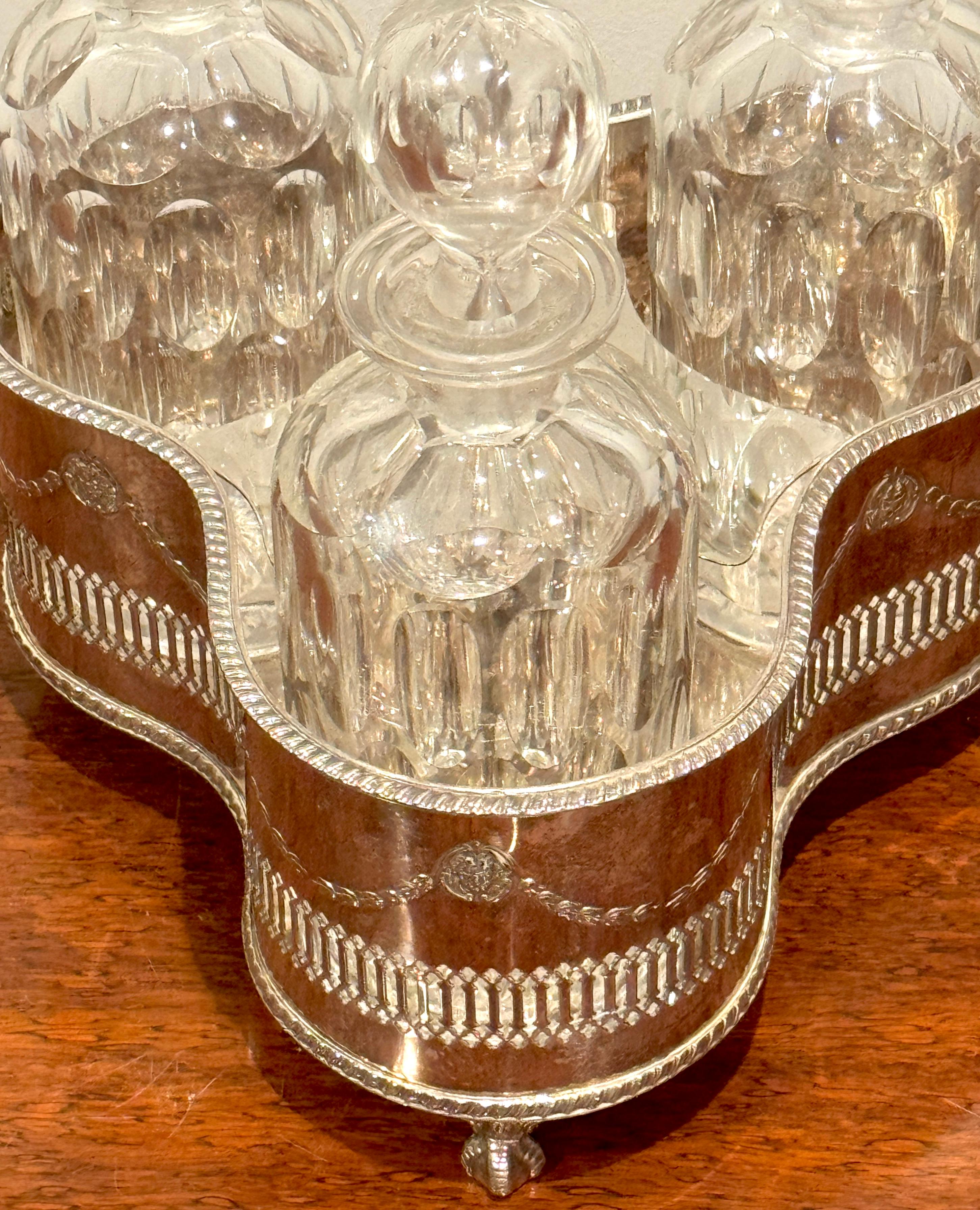 Anglais Tantale en argent, John Sherwood & Sons, 3 carafes optiques en verre taillé, 1900 en vente
