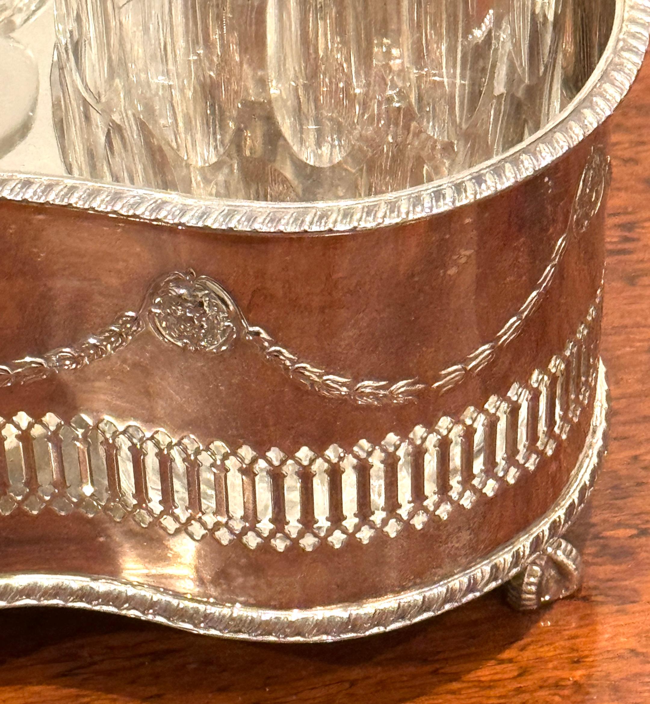 20ième siècle Tantale en argent, John Sherwood & Sons, 3 carafes optiques en verre taillé, 1900 en vente