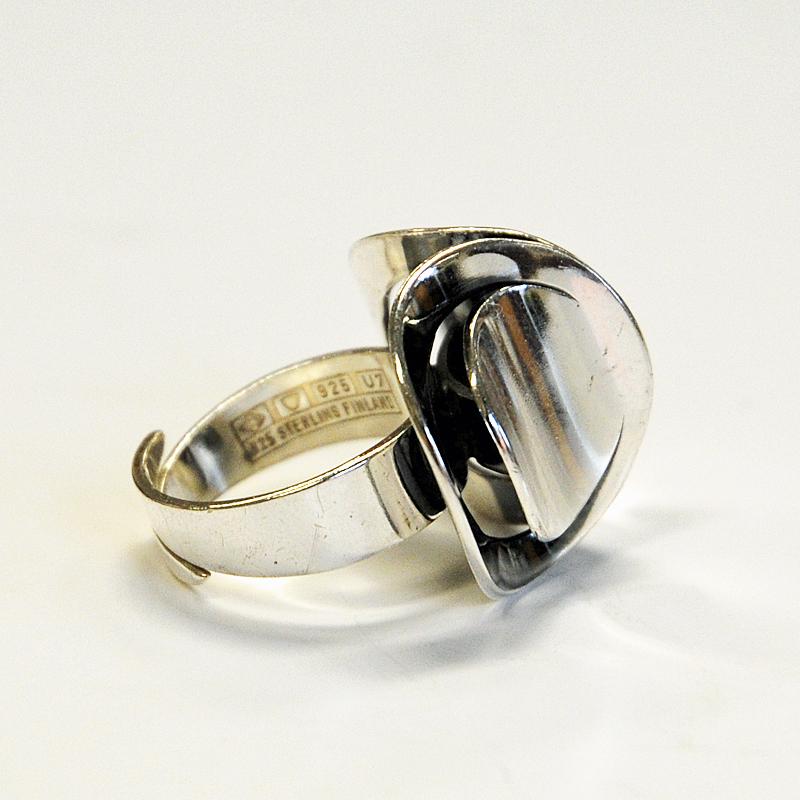 Mid-Century Modern Vintage Silverring with a Topshape by Erik Granith, Finla 1973