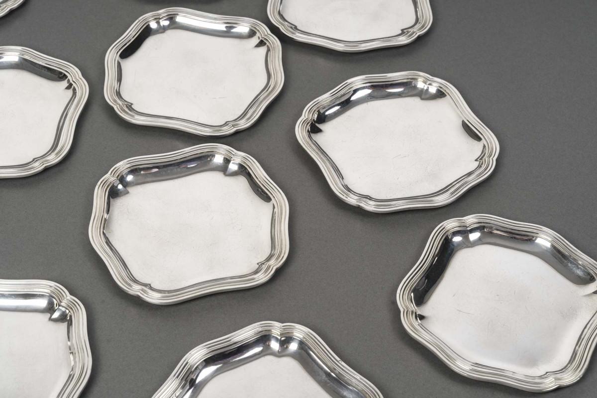 French Silversmith Bloch Eschwege - 12 solid silver platters - Louis XV style For Sale