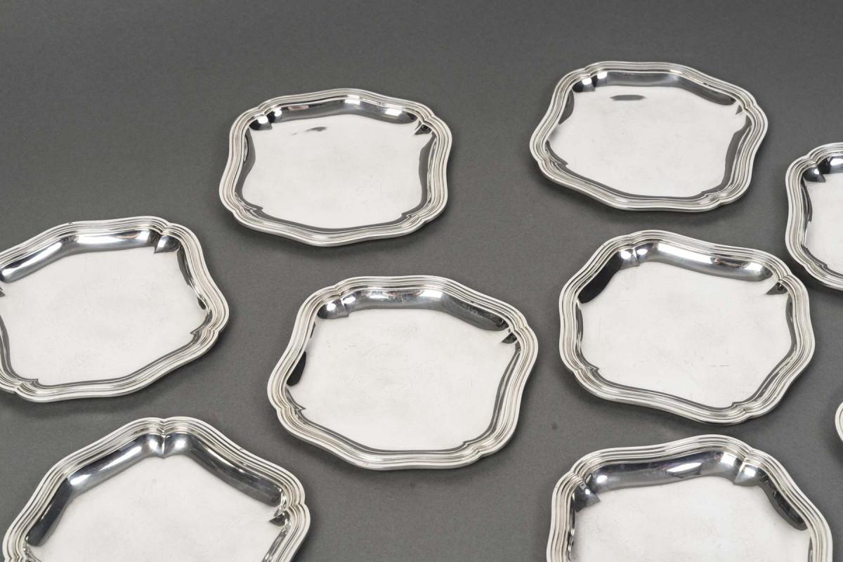 20th Century Silversmith Bloch Eschwege - 12 solid silver platters - Louis XV style For Sale