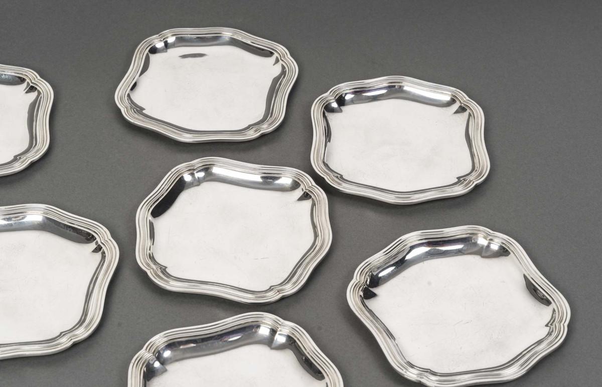 Silversmith Bloch Eschwege - 12 solid silver platters - Louis XV style For Sale 1