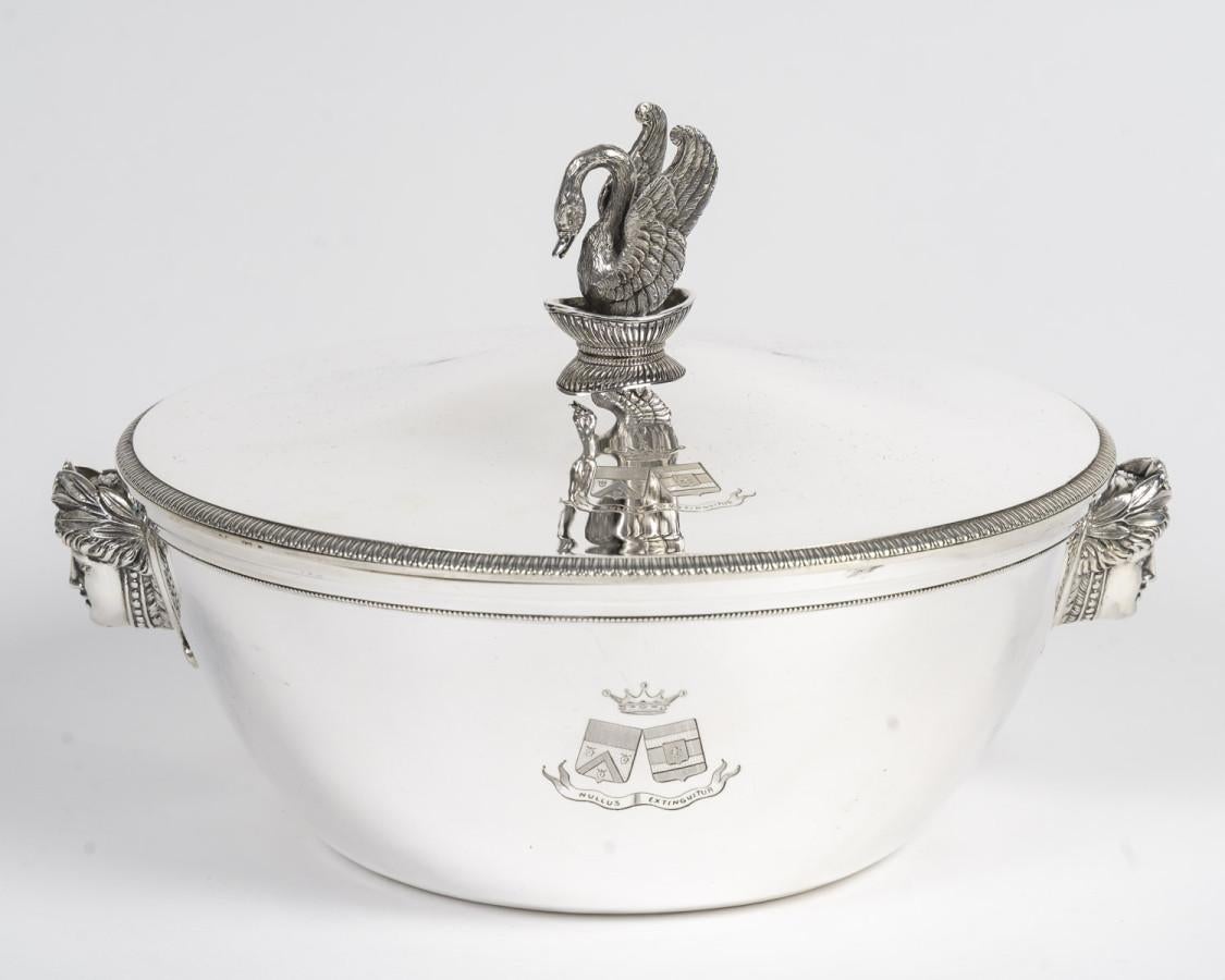 Silversmith BOUILLET - Covered solid silver vegetable dish, 1st Empire period


Superb round solid silver vegetable dish with a smooth body adorned with two raised appliques depicting neoclassical-style female heads, framed by garlands and floral