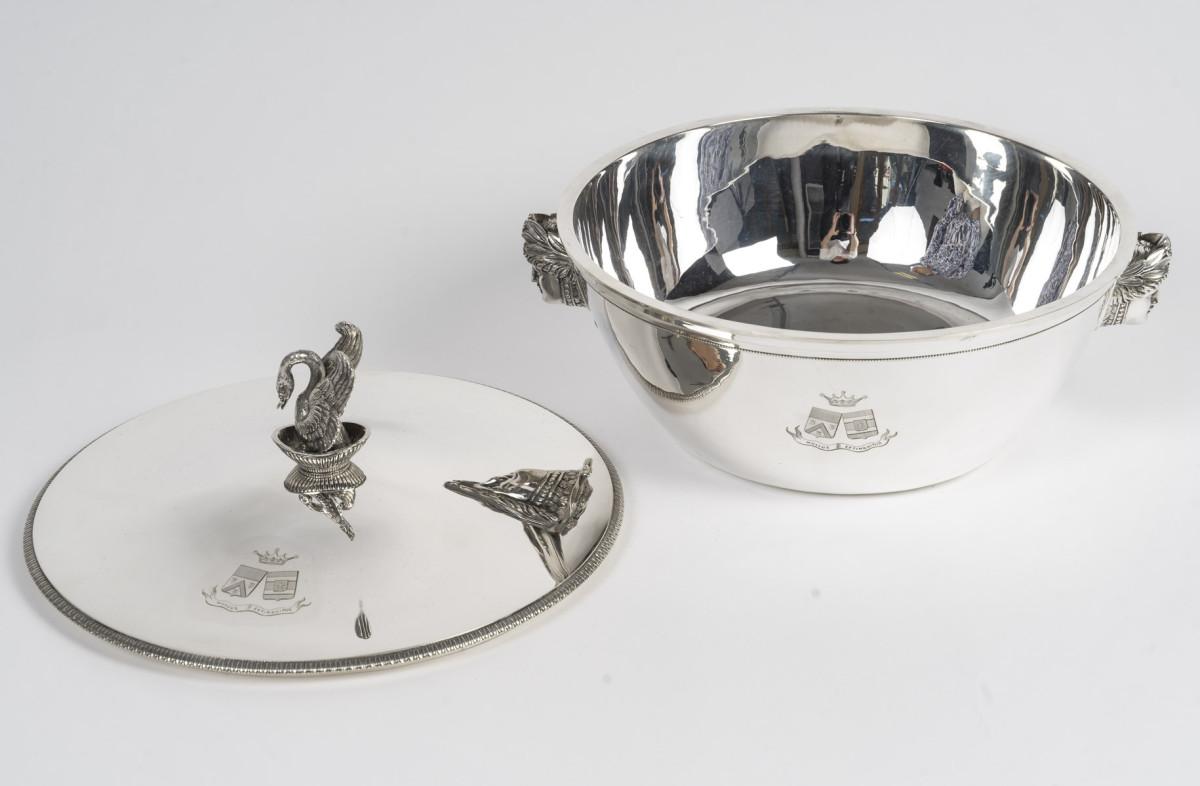 French Silversmith BOUILLET - Covered solid silver vegetable dish, 1st Empire period For Sale