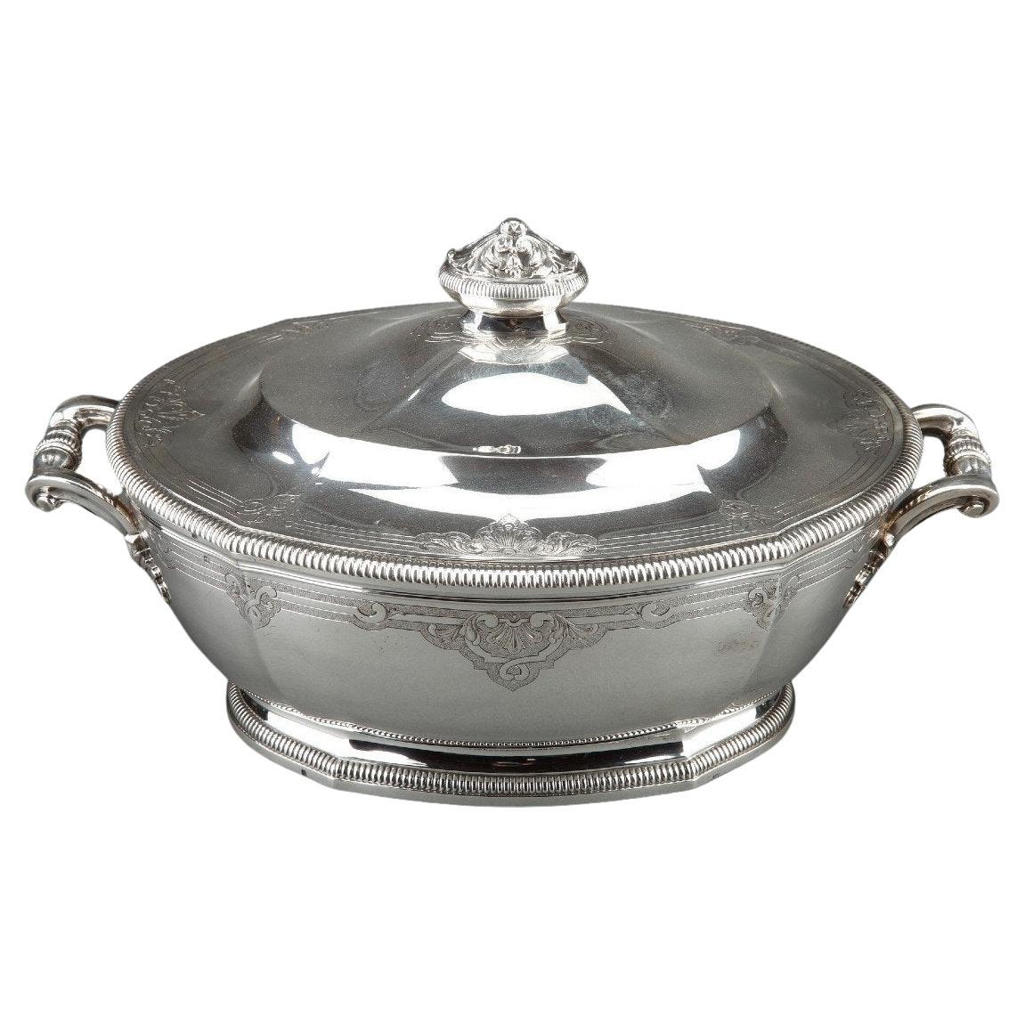 Silversmith h. Lapparra - covered soup tureen in solid silver late 19th century For Sale