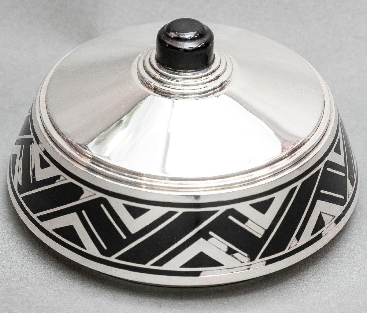 French Silversmith r. Linzeler - box in solid silver and black enamel - art deco period For Sale