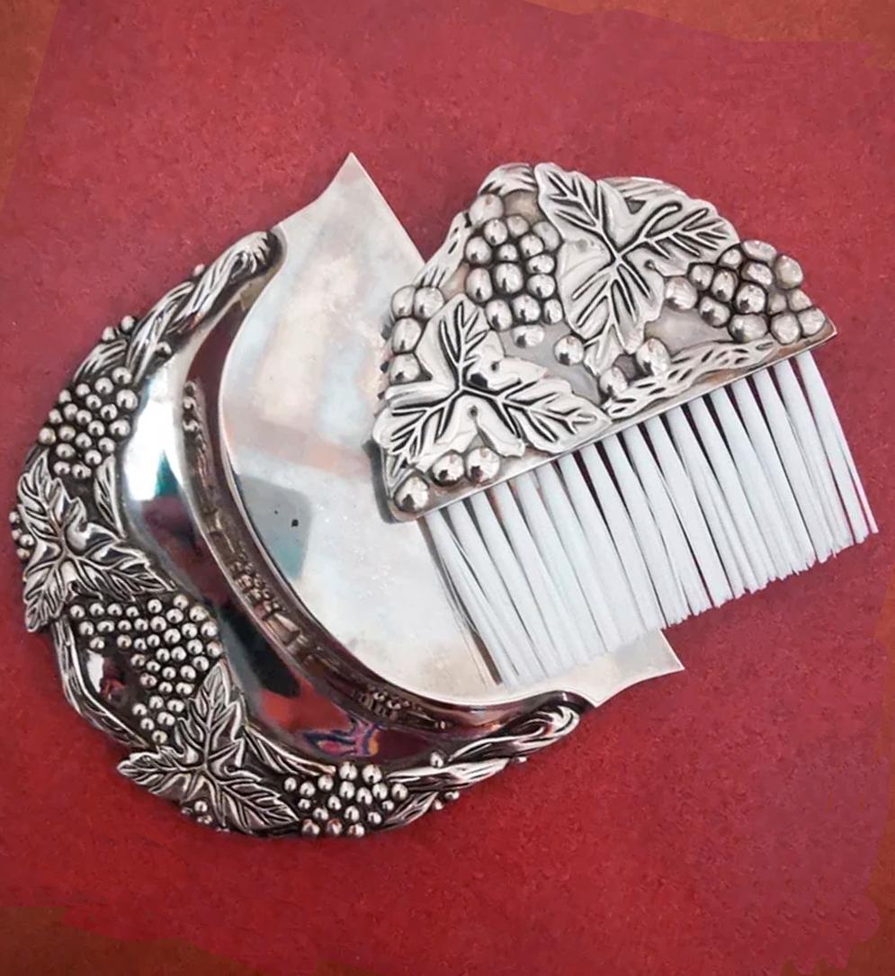 Silvery Filigree Crumb Catcher with Bunches of Grapes and Vine Leaves In Excellent Condition In Mombuey, Zamora