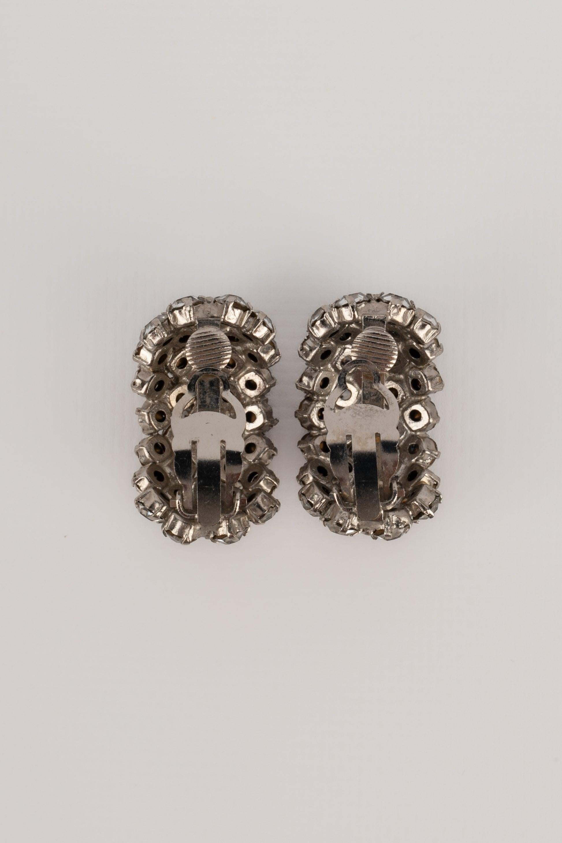 Women's Silvery Metal Clip-on Rhinestone Earrings, 1970s For Sale