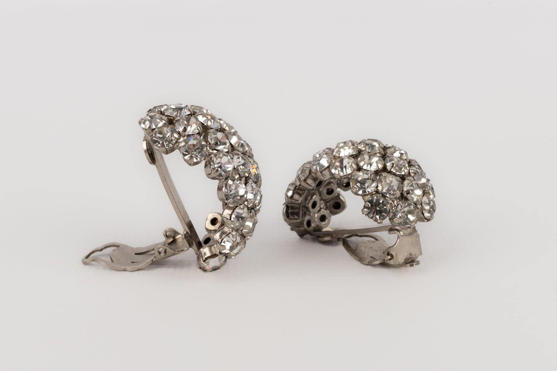 Silvery Metal Clip-on Rhinestone Earrings, 1970s For Sale 1