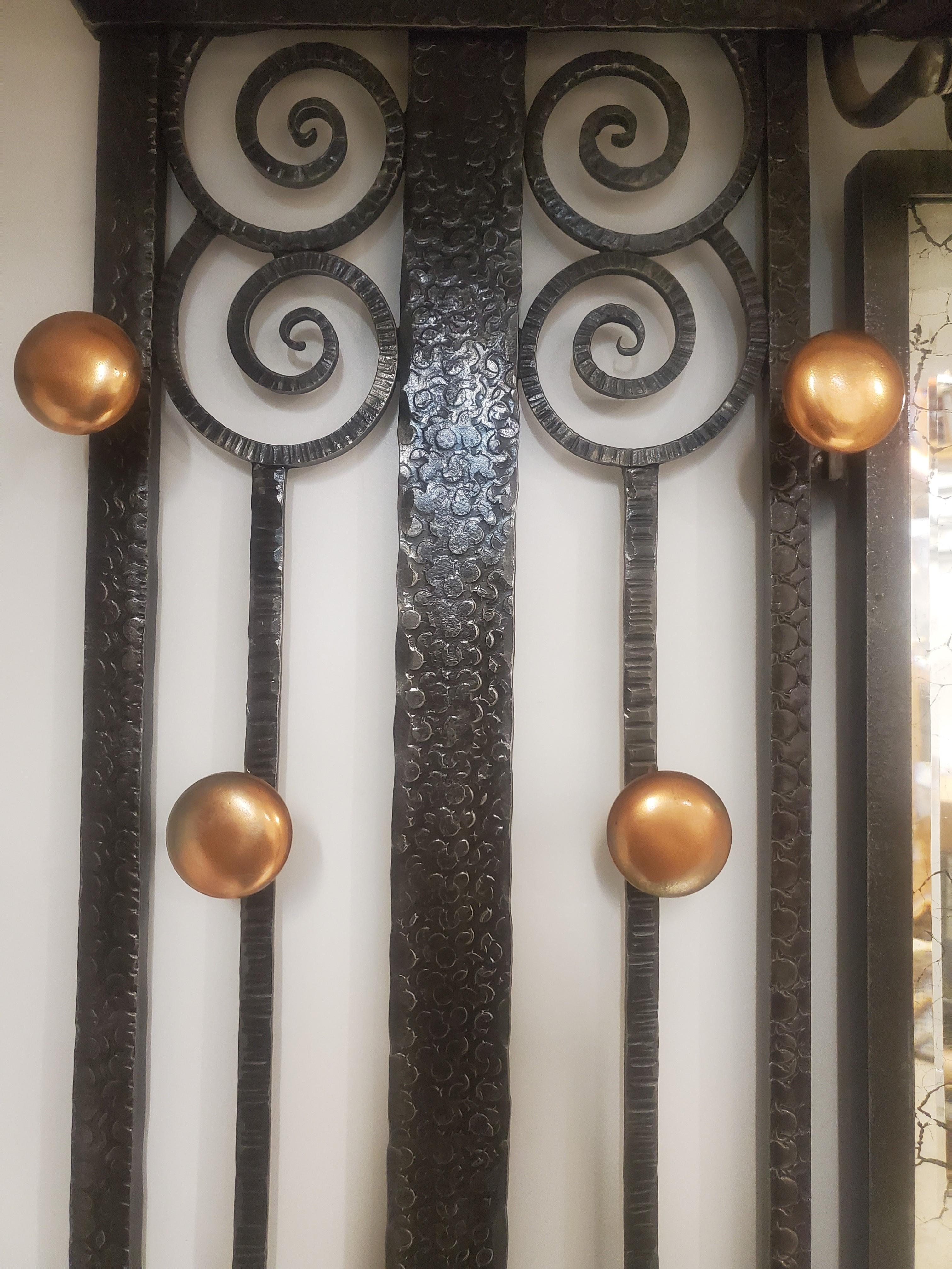 Arbre/portoir à manteaux Art Déco en acier argenté Hammer, illuminé, avec console Bon état - En vente à New York City, NY