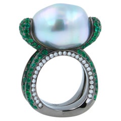 Silberner, weißer, schillernder Südseeperlen-Smaragd-Diamant-Saphir-Ring aus 18 Karat Gold