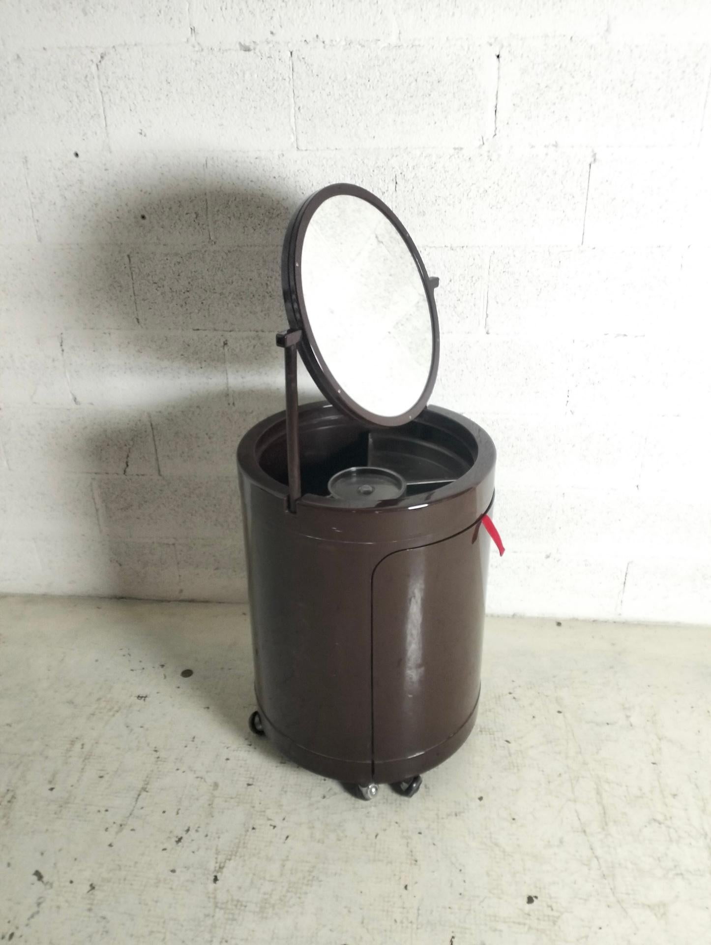 Silvi red Vanity table on wheels by Studio Kastilia , 1970s In Good Condition For Sale In Padova, IT