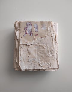 Rohe minimalistische Komposition aus strukturiertem Papier in Weiß, 2024 – „Carte Mute II“