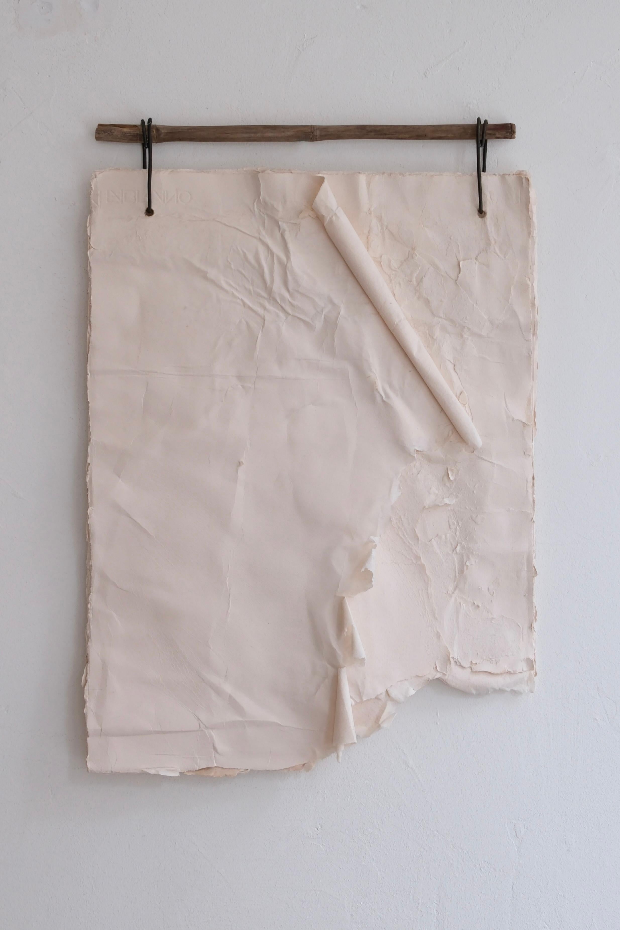 Composición minimalista de papel blanco sobre bambú, 2024 - "Impronta 2