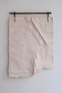 Composición minimalista de papel blanco sobre bambú, 2024 - "Impronta 2