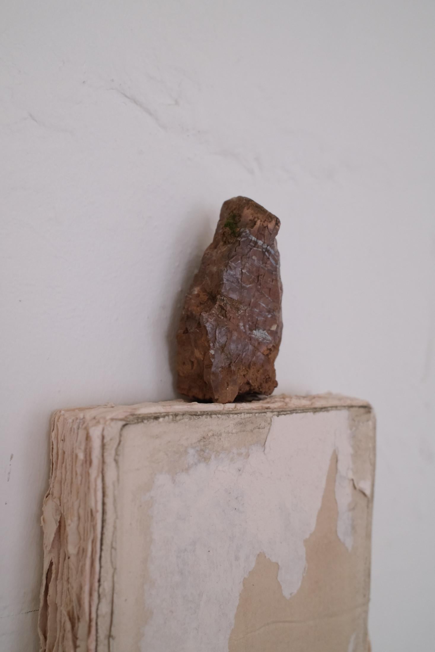 Minimalist White Paper Work with a Stone, 2024 - 'Montagne Acque Rocce 01' For Sale 5