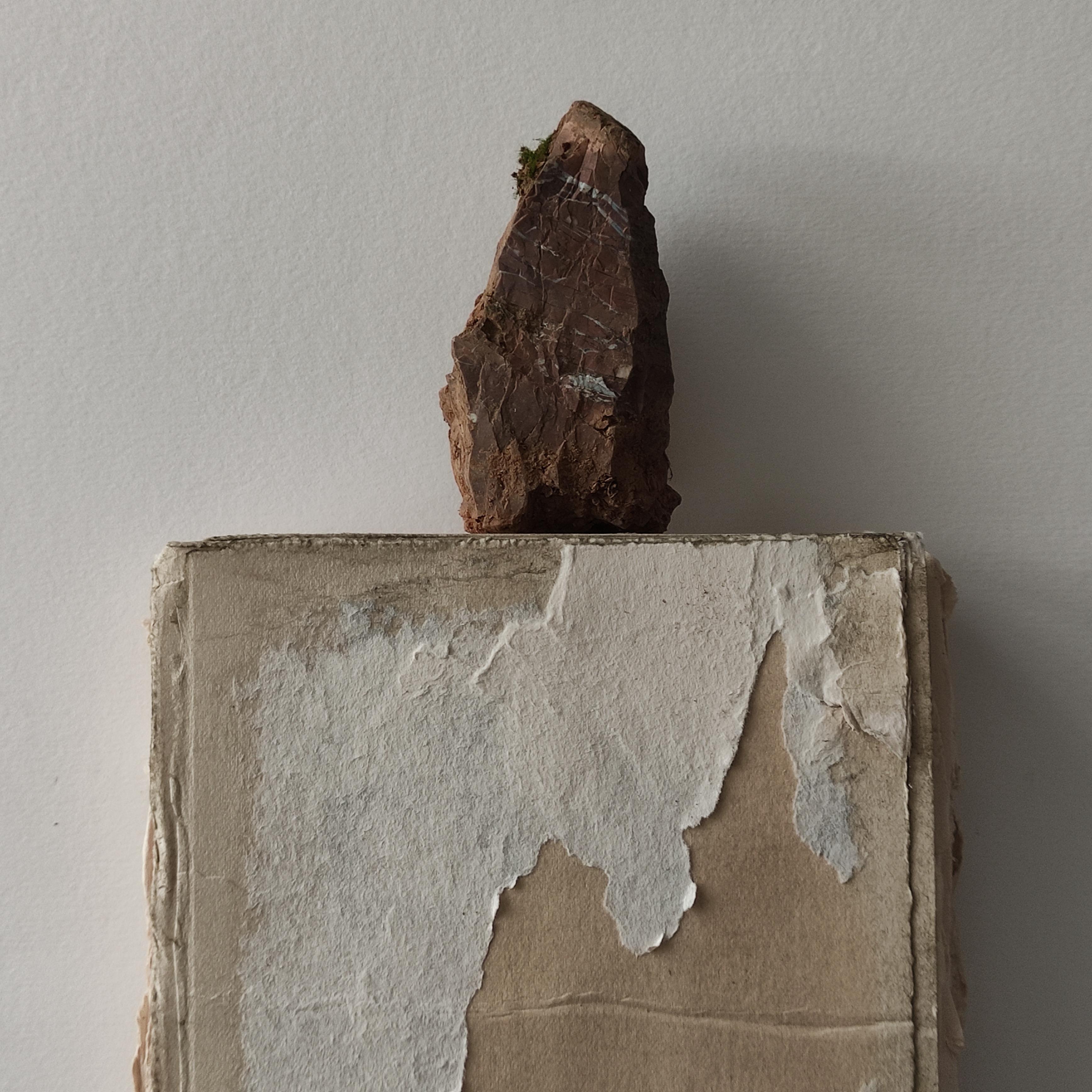 Minimalist White Paper Work with a Stone, 2024 - 'Montagne Acque Rocce 01' - Contemporary Art by Silvia De Marchi