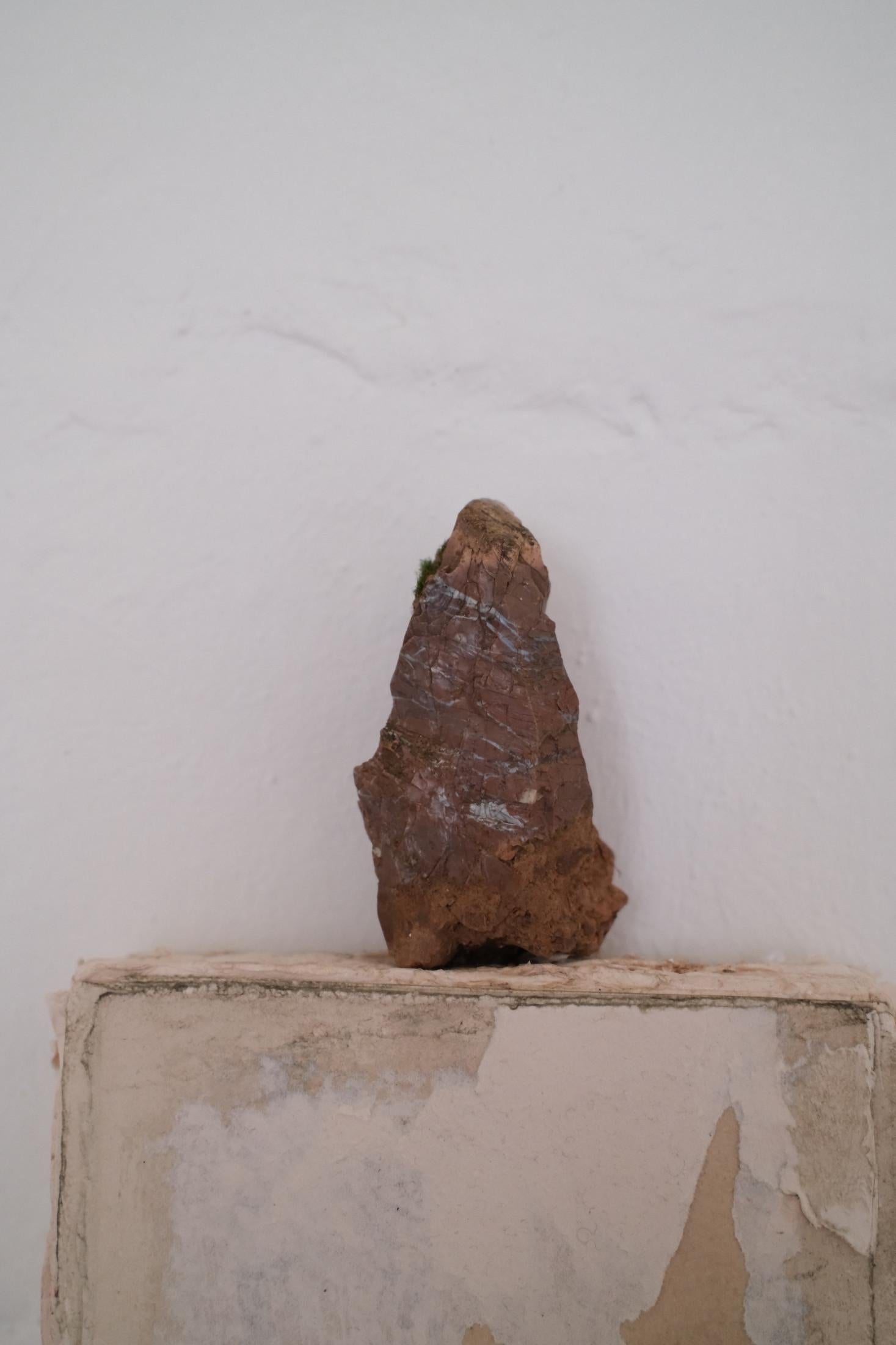 Minimalist White Paper Work with a Stone, 2024 - 'Montagne Acque Rocce 01' For Sale 4