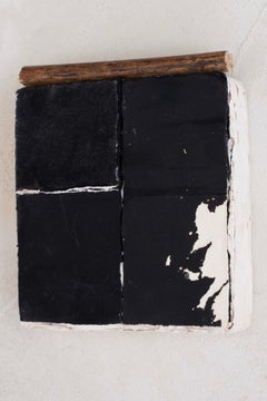 Relieve abstracto minimalista con textura para pared, realizado en papel artesanal, yeso y materiales naturales