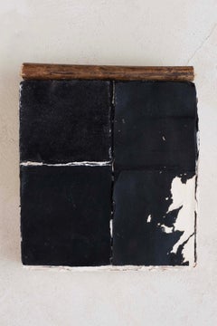 Relieve abstracto minimalista con textura para pared, realizado en papel artesanal, yeso y materiales naturales