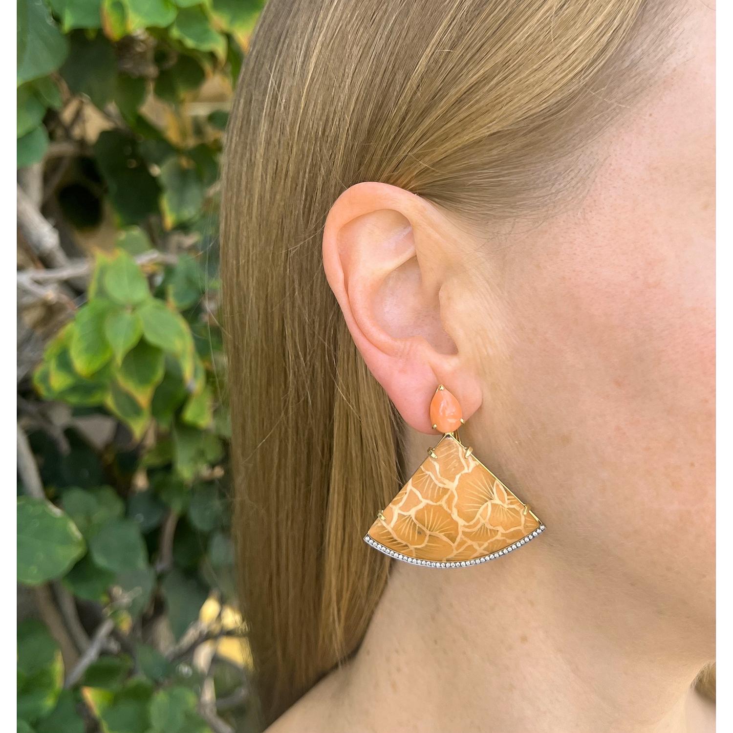 Silvia Furmanovich - Pendants d'oreilles en bois marqueterie d'opales roses et de diamants Unisexe en vente