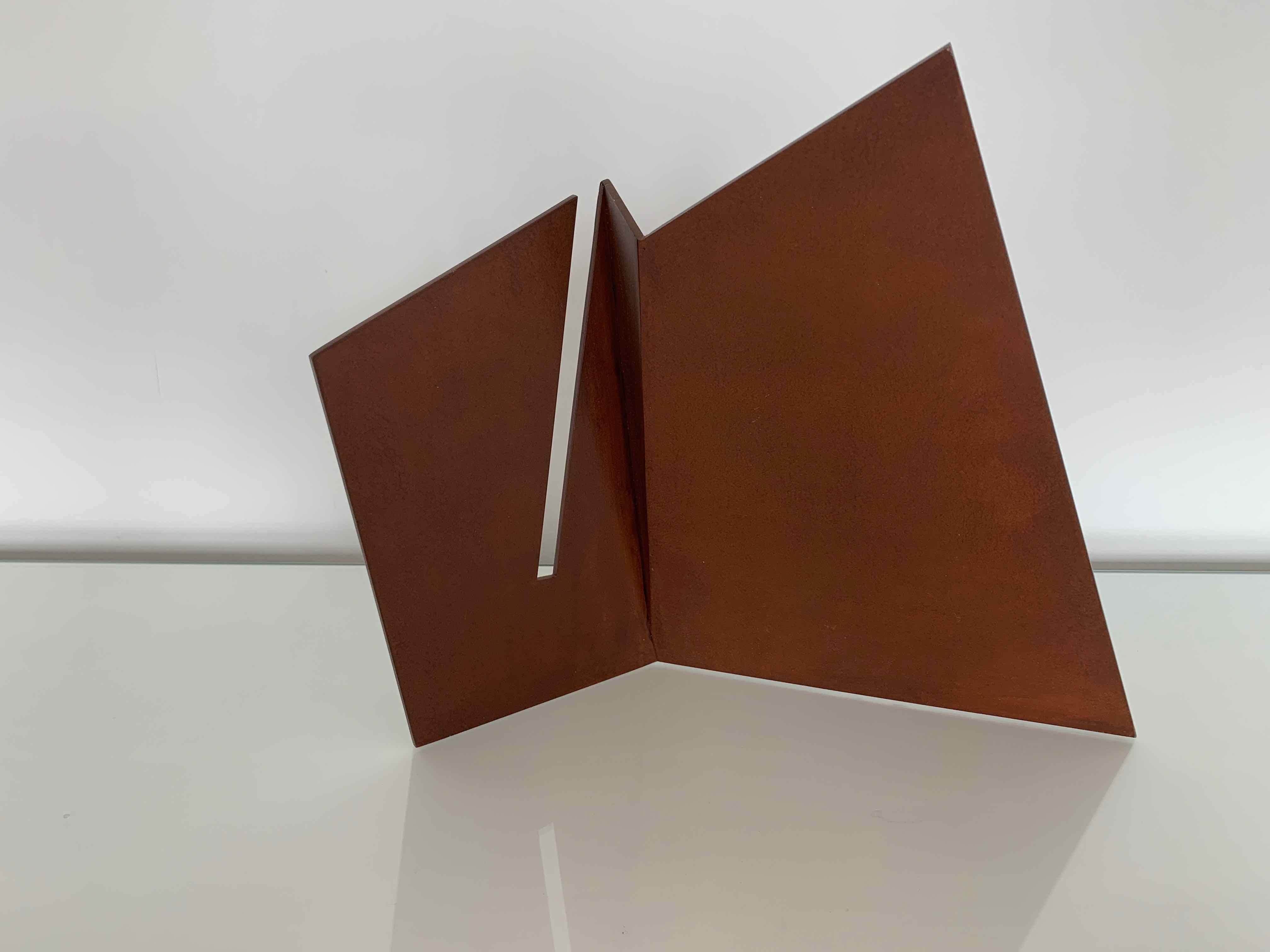 Fold with Fissure: Gusseisen-Skulptur von Silvia Lerin 6